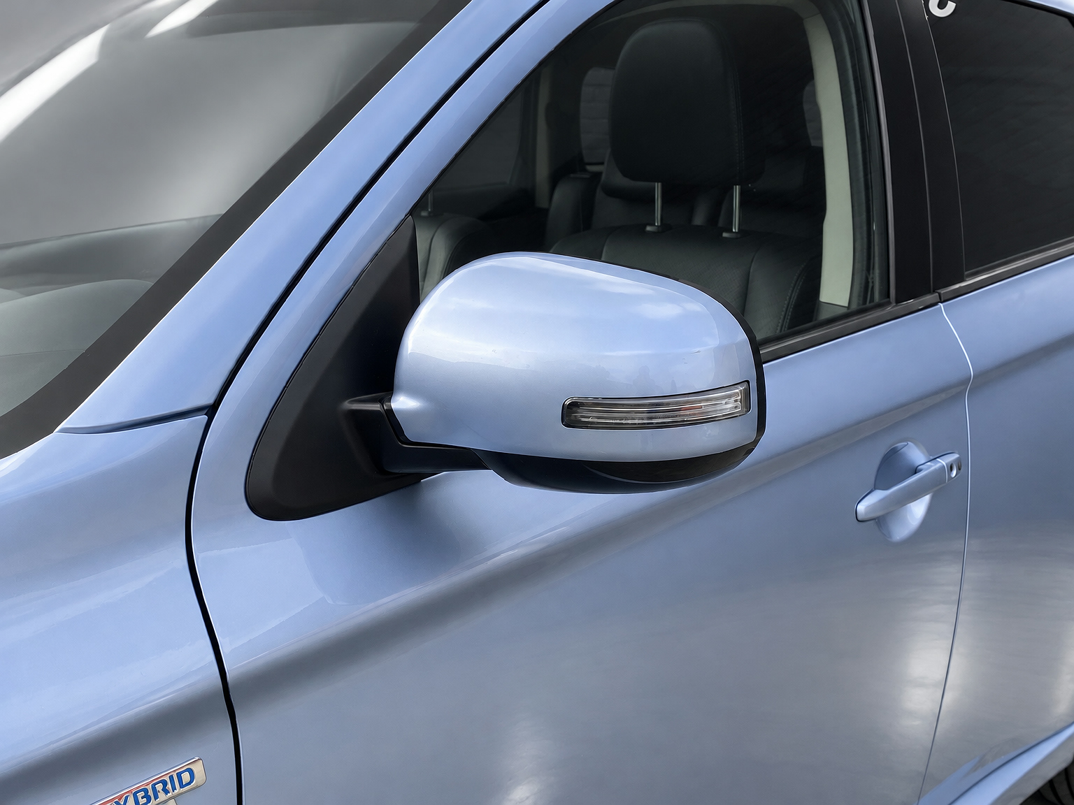 Mitsubishi Outlander 2.0 PHEV Instyle 4WD 203 pk | navigatie | leder interieur | schuifdak | trekhaak | elektr. achterklep