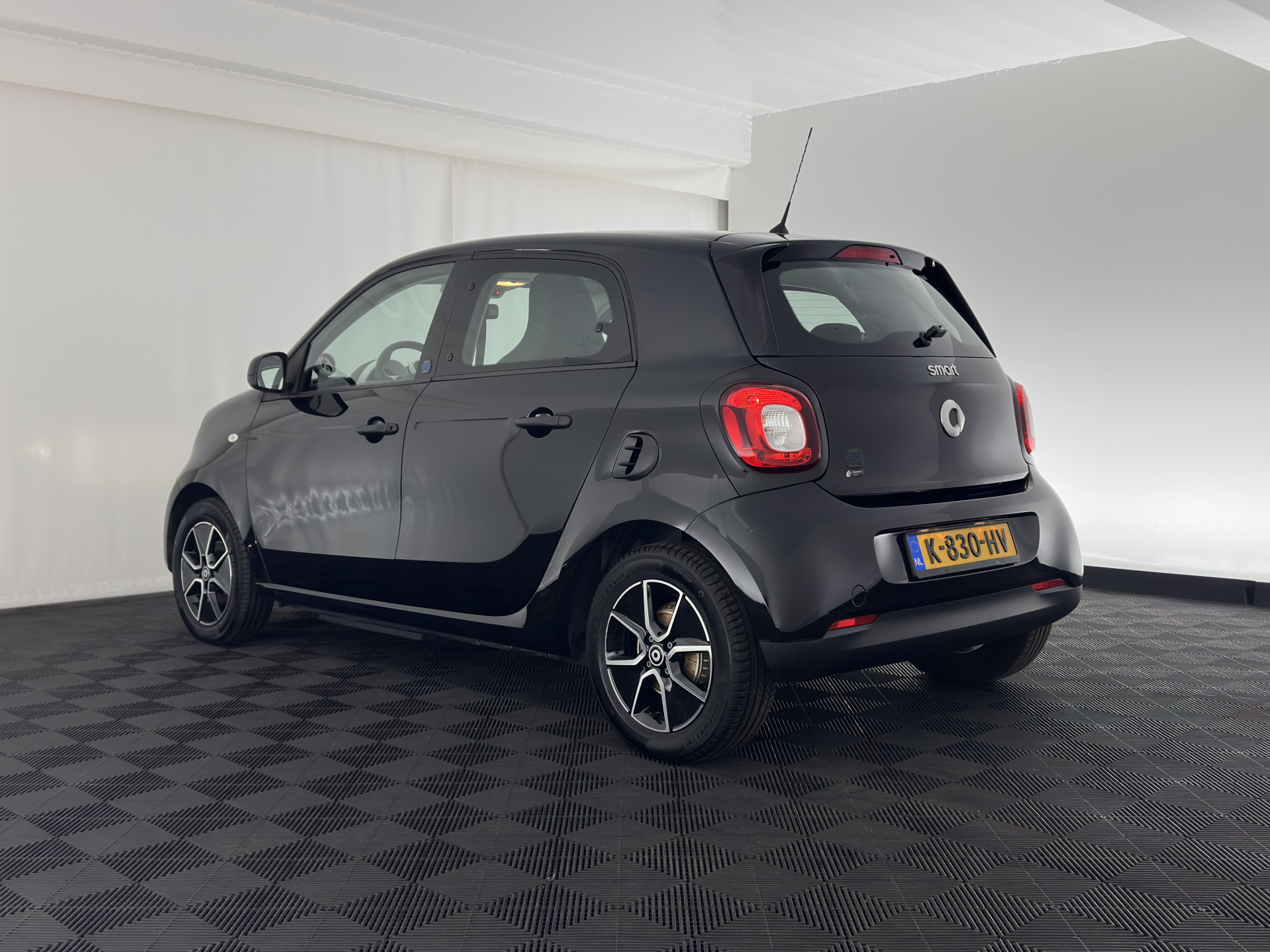 Smart forfour EQ Essential 18 kWh [ 3-Fase ] {SOH-95%} (INCL.BTW) *FULL-LEATHER | AIRCO | CRUISE | COMFORT-SEATS | 15''ALU*