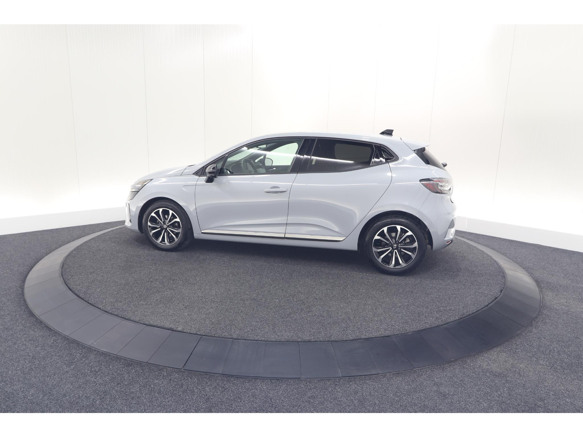 Renault Clio TCe 90 GPF techno | 360 Camera | Adaptieve Cruise Control | 9.3 Inch Groot Scherm