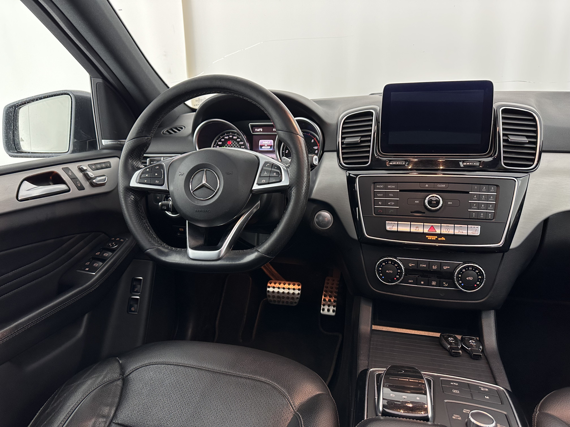 Mercedes-Benz GLE-klasse 350 d 4MATIC AMG Sport Edition (INCL-BTW) *PANO | DISTRONIC-PLUS | LEATHER | FULL-LED | BLINDSPOT | HARMAN/KARDON | TOPVIEW | MEMORY-PACK | AIRSUSPENSION | HEATED-COMFORTSEATS | NAVI-FULLMAP | PRIVACYGLASS | 21"ALU*