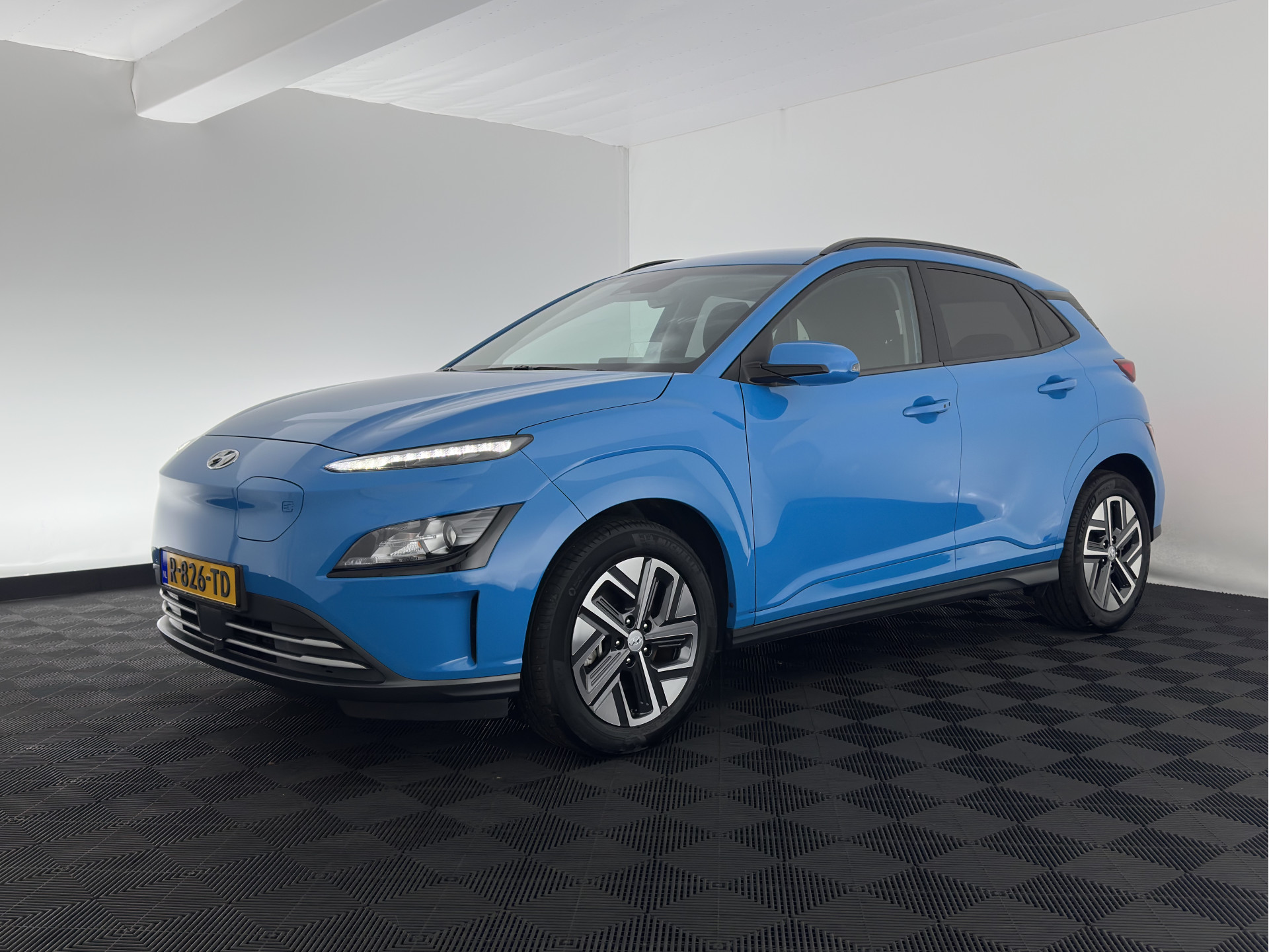 Hyundai Kona EV Fashion 39 kWh [ 3-Fase ] {SOH-100%} (INCL-BTW) Aut.*HEATPUMP | HEAD-UP | NAVI-FULLMAP | DIGI-COCKPIT | FULL-LED | KRELL-AUDIO | LANE-ASSIST | KEYLESS | CAMERA | SHIFT-PADDLES | DAB | ADAPTIVE-CRUISE | COMFORT-SEATS | 17"ALU*