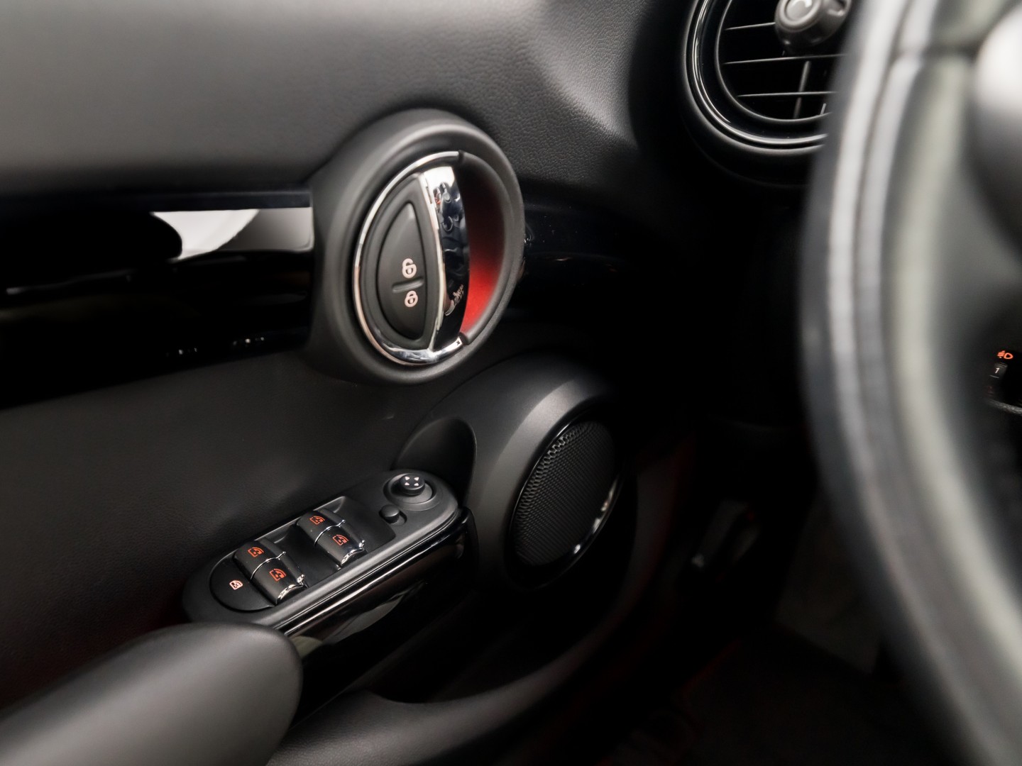 MINI 5-deurs 1.5 Cooper Chili Sport Automaat 136Pk (PANORAMADAK, 1e EIGENAAR, DEALER ONDERHOUDEN, 5 DEURS, NAVIGATIE, LEDER, SPORTSTOELEN, GETINT GLAS, PARKEERSENSOREN, NIEUWSTAAT)