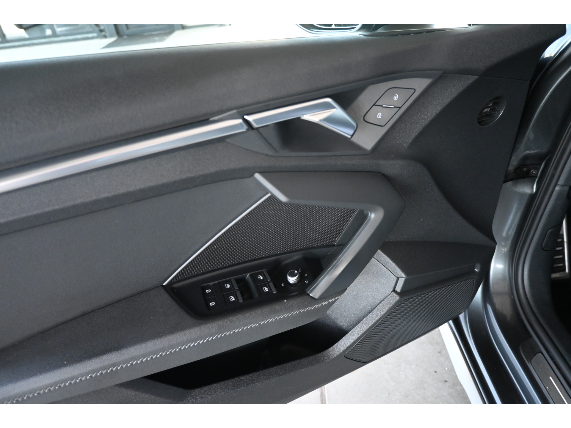 Audi A3 Limousine 30 TFSI S Edition Virtual Cockpit Adaptieve Cruise Led Clima Carplay Inruil Mogelijk!