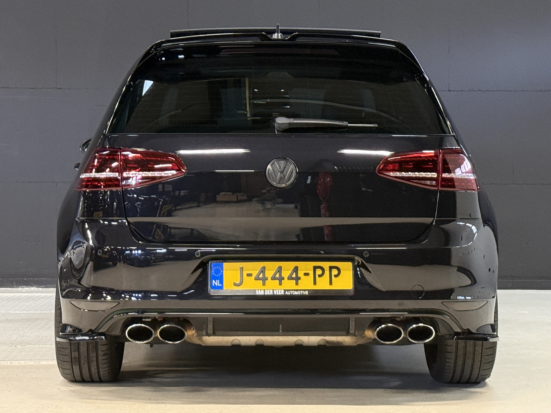 Volkswagen Golf 2.0 TSI R 4Motion | Camera | Panoramadak | 300PK | Stoelverwarming | Leder