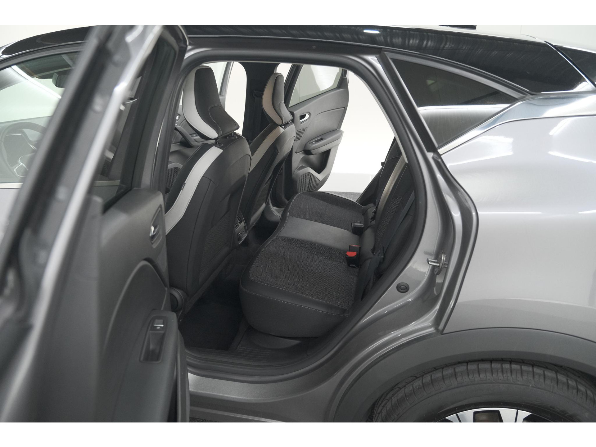 Renault Captur 1.6 E-Tech full hybrid 145 techno | Pack Full Screen | Camera | Navigatie | Allseason Banden