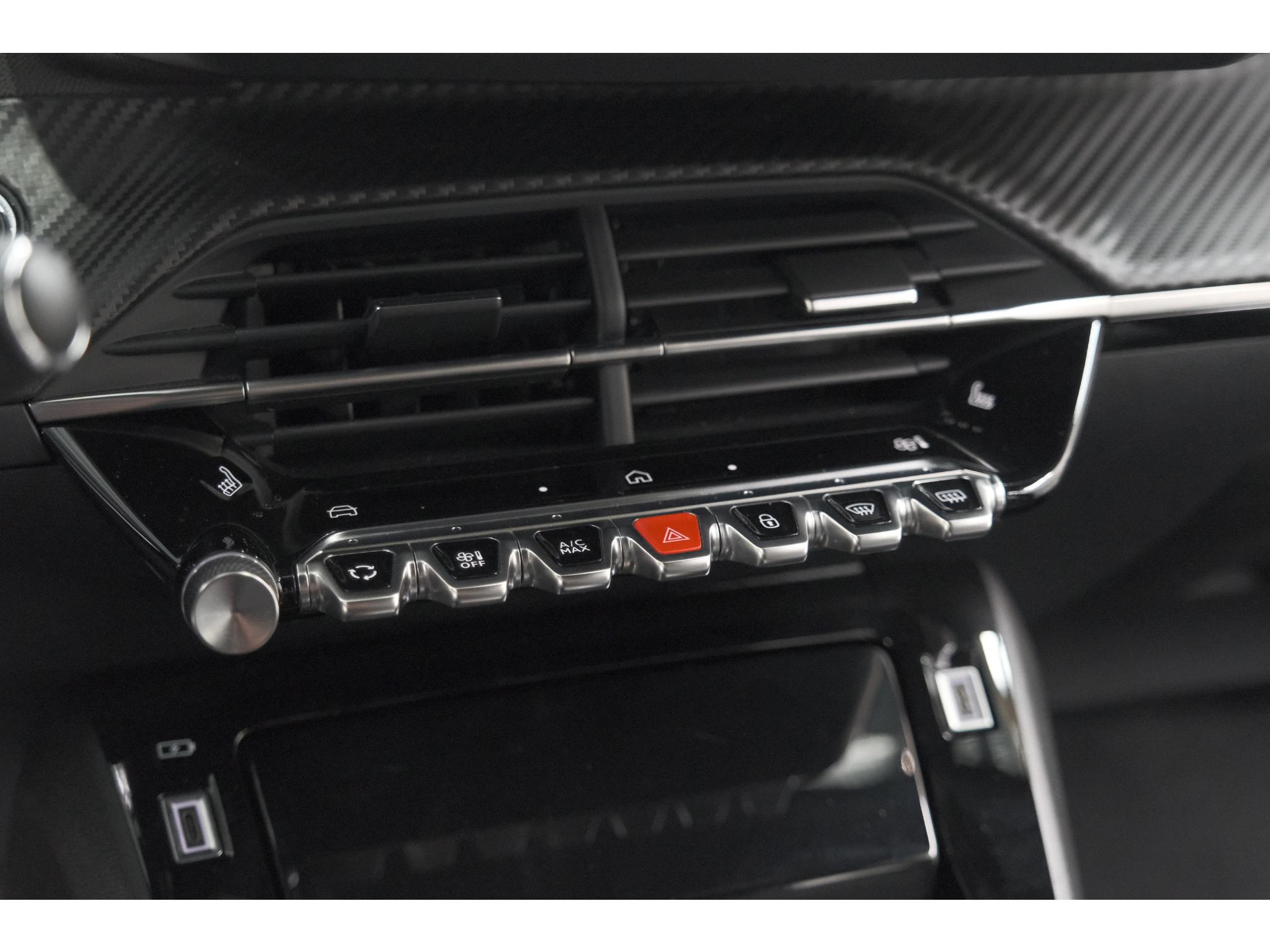 Peugeot 2008 PureTech 130 EAT8 Allure | Allseason banden | 360 Camera | Dodehoekdetectie | Apple Carplay | Stoelverwarming