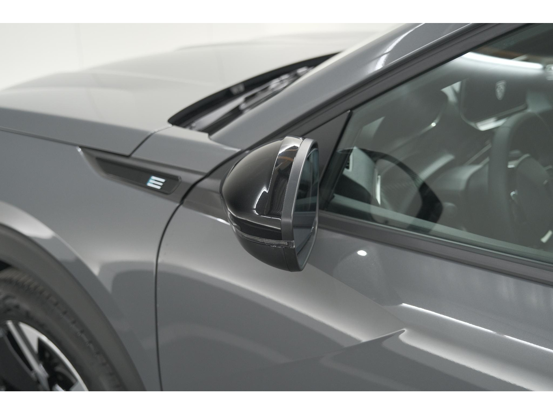 Peugeot e-2008 EV Allure 54 kWh | 11 KW Lader | Warmtepomp | Apple Carplay | Parkeersensoren