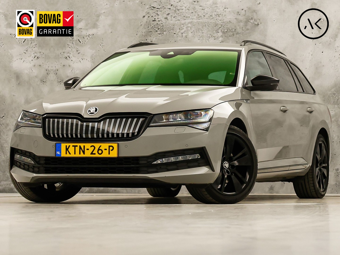 ŠKODA Superb Combi 1.4 TSI iV Sportline 218Pk Automaat (VIRTUAL COCKPIT, SOH 90,5%, APPLE CARPLAY, MEMORY SEATS, STOELVERWARMING ACHTER, GETINT GLAS, ADAPTIVE CRUISE, SFEERVERLICHTING, NIEUWE APK, NIEUWSTAAT)