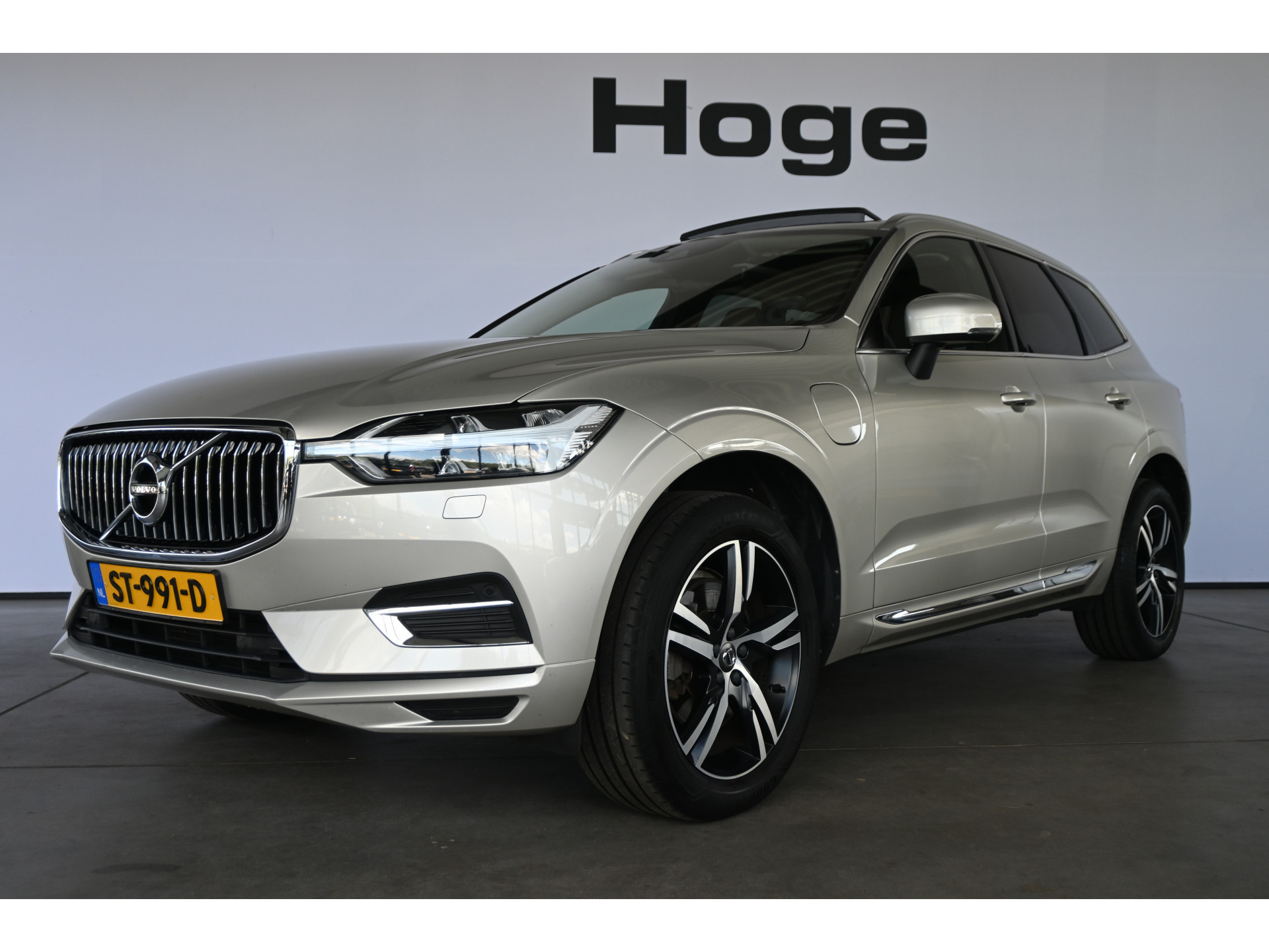 Volvo XC60 2.0 T8 Twin Engine AWD Inscription Harman/Kardon Navigatie Panoramadak Carplay Goed Onderhouden! Inruil Mogelijk!