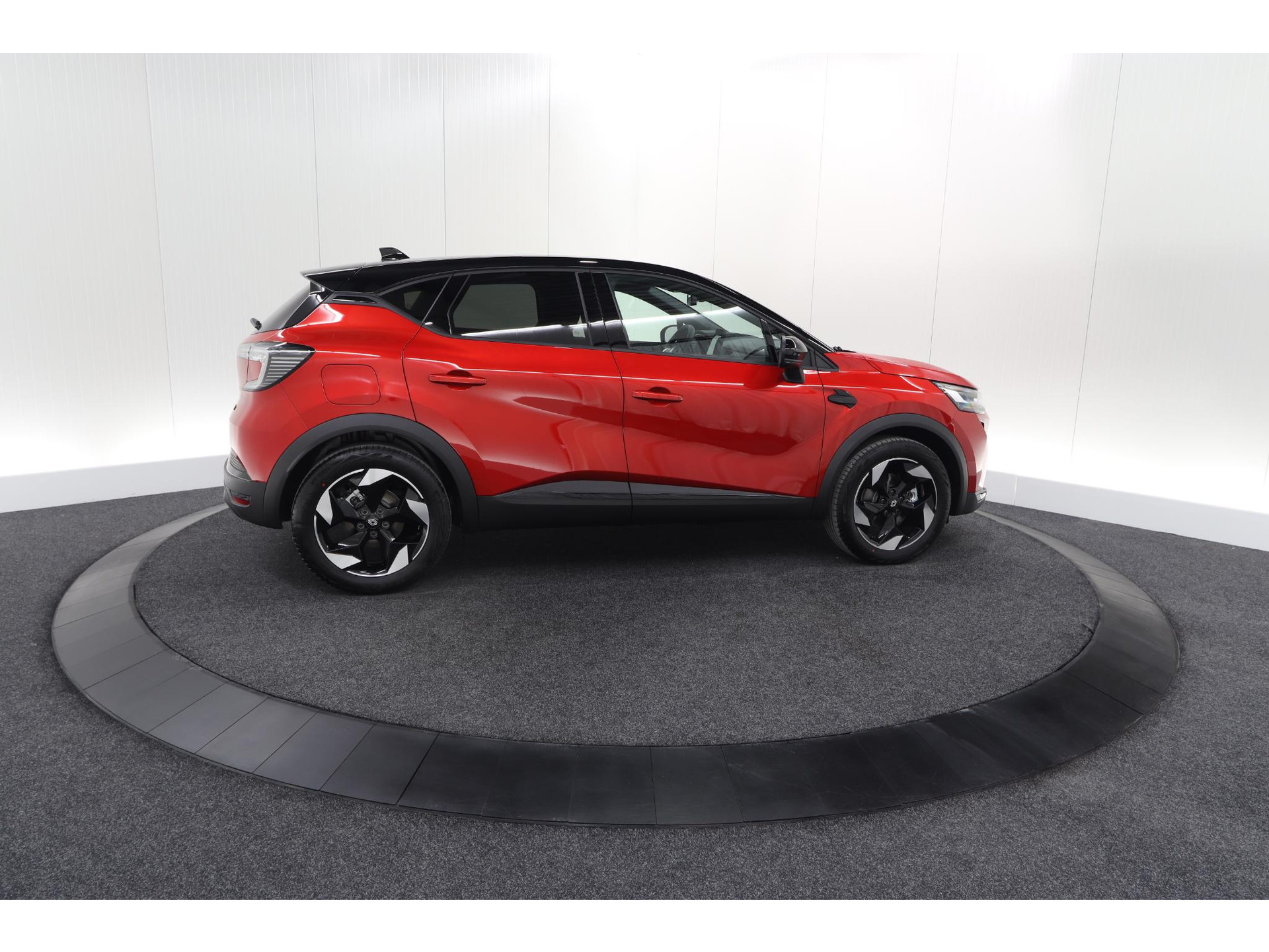 Renault Captur 1.6 E-Tech full hybrid 145 Techno | Advanced Driving | Camera | Dodehoekdetectie | Apple Carplay | 18 Inch Lichtmetalen Velgen