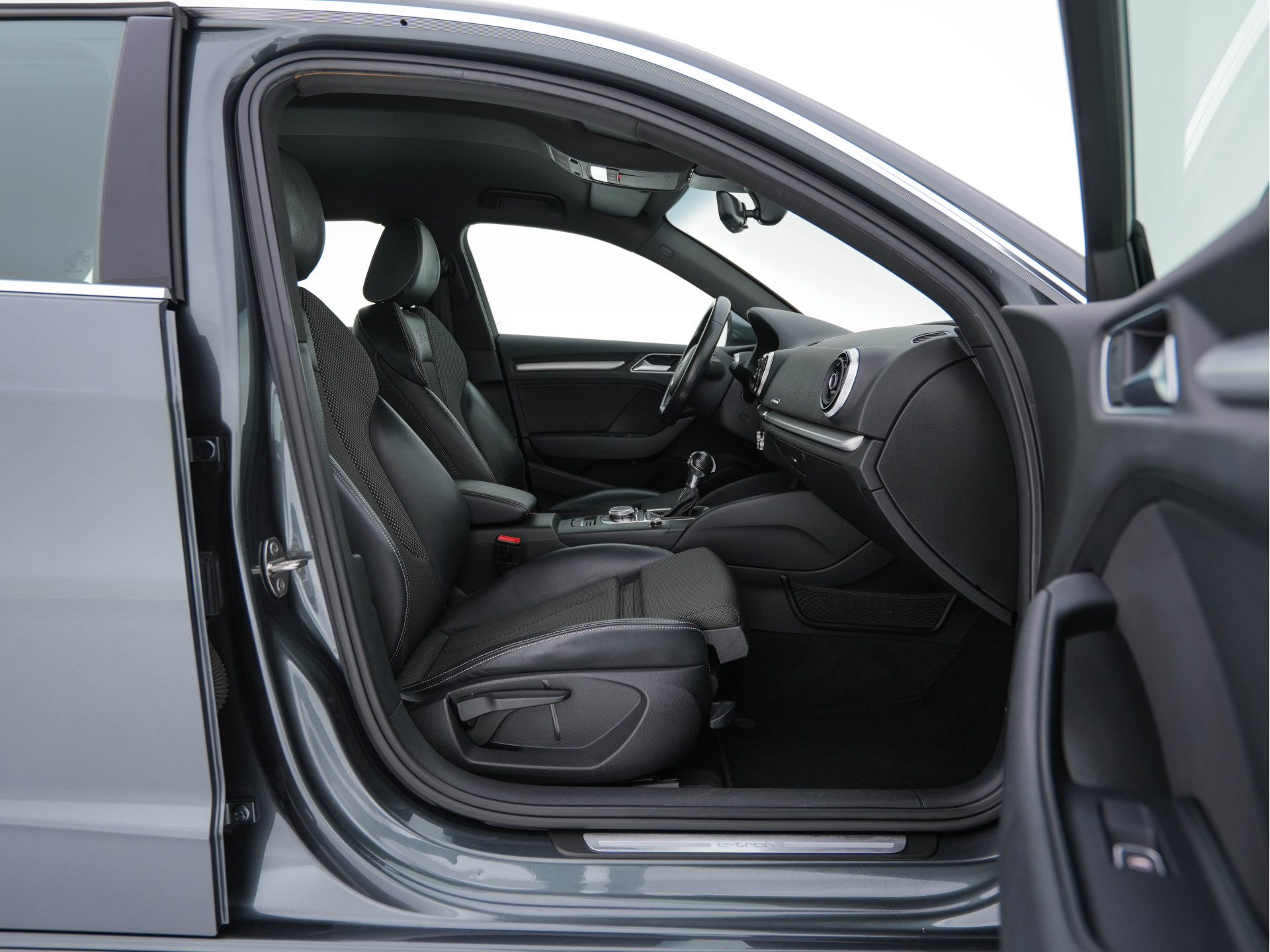 Audi A3 Sportback 1.4 e-tron Plug-In Pro Line plus Aut. *LEATHER-FABRIC | FULL-LED | NAVI-FULLMAP | KEYLESS | SPORT-SEATS | AUDI-SOUND | TOWBAR | 17''ALU*