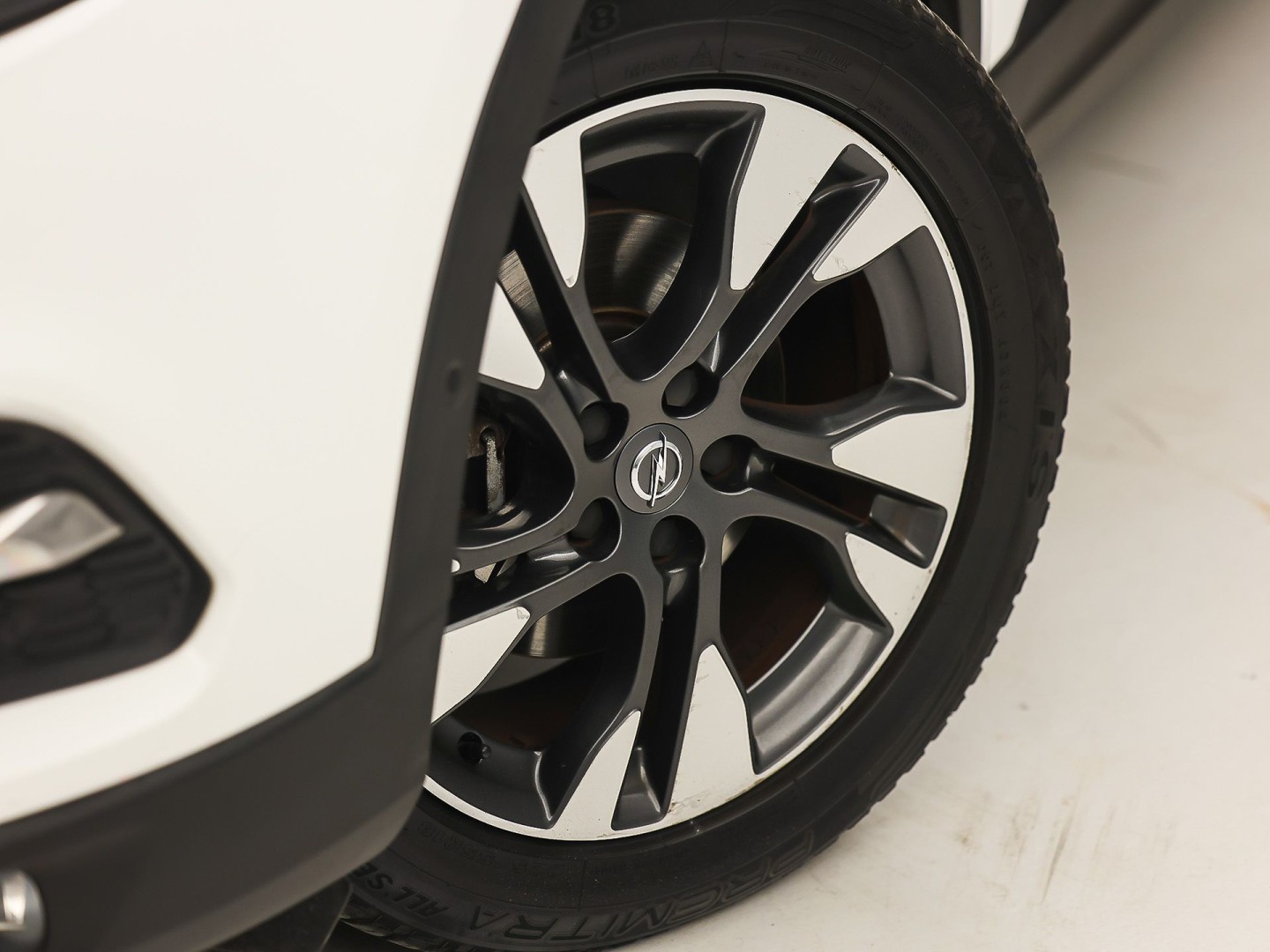 Opel Grandland X 1.2 Turbo Innovation Sport (APPLE CARPLAY, STOELKOELING/VERWARMING, MEMORY SEAT, 360 CAMERA, LEDER, GETINT GLAS, STUURWIEL VERWARMD, NIEUWE APK, NIEUWSTAAT)