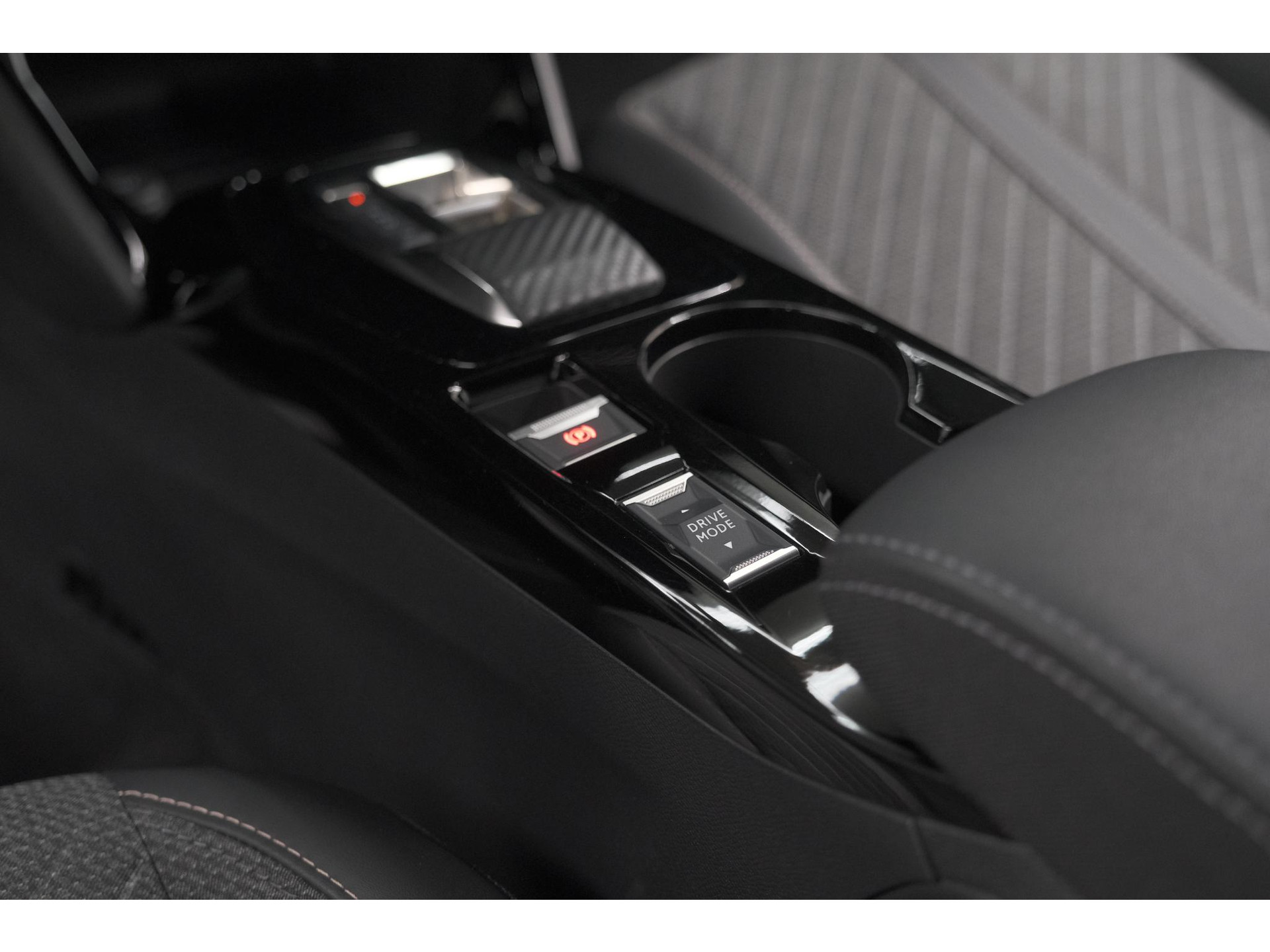 Peugeot 2008 Hybrid 145 e-DCS6 Allure | 360 Camera | Adaptieve Cruise Control | Dodehoekdetectie