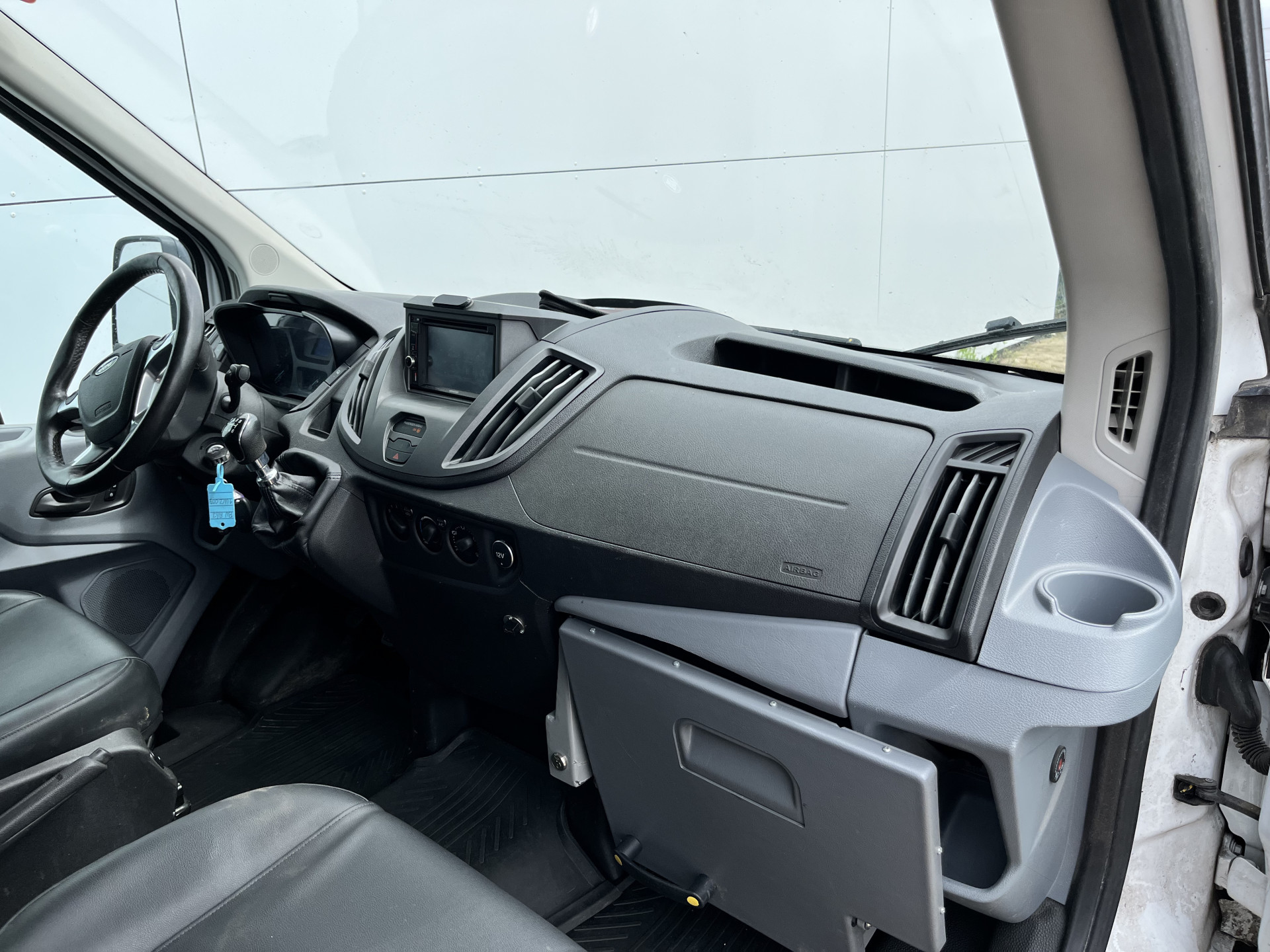 Ford Transit 2.0 TDCI 130PK L2H2 Airco Cruise Control Parkeersensoren Stoelverwarming Zwaailampen Kastwand Inbouw