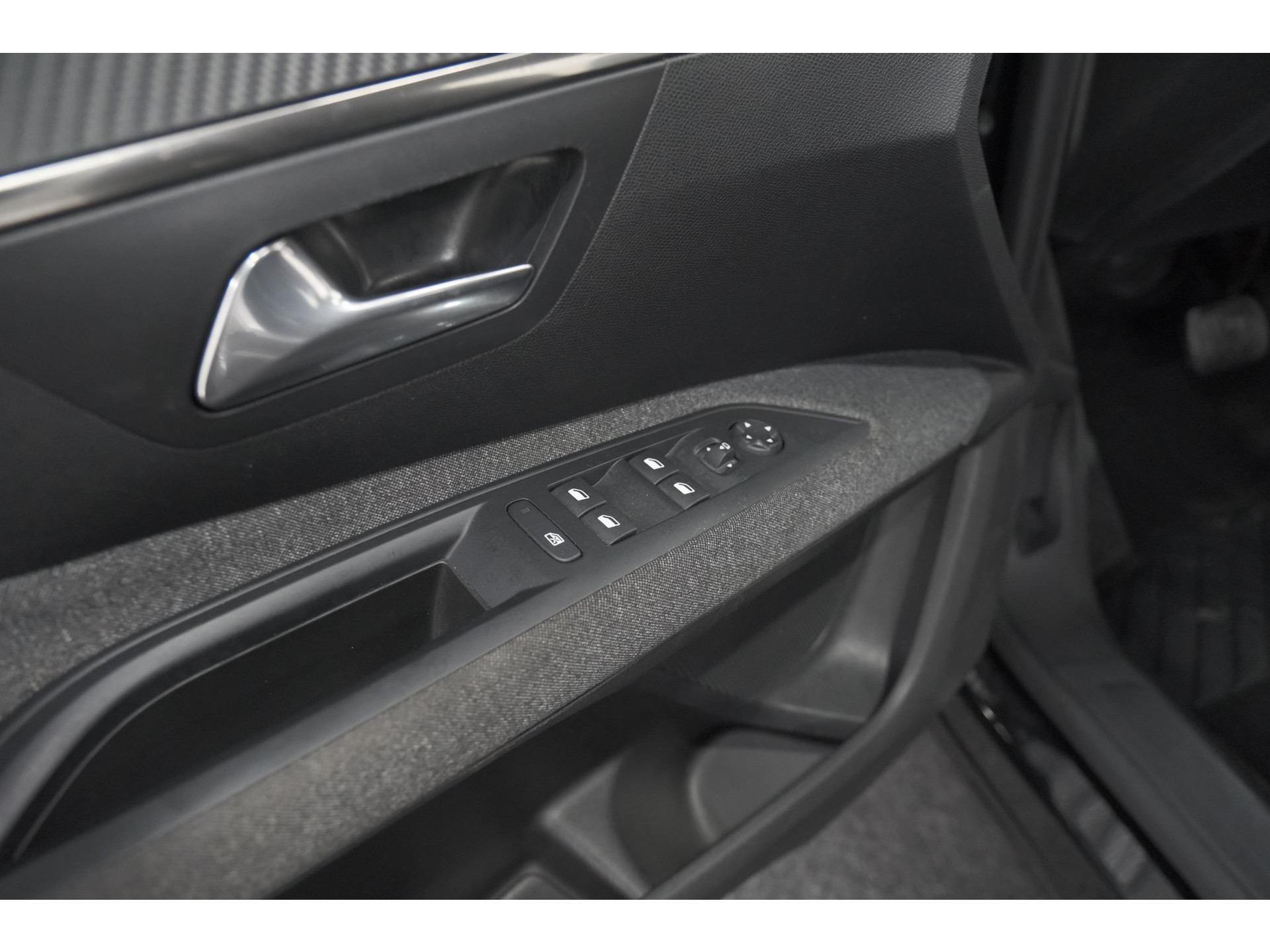 Peugeot 5008 PureTech 130 EAT8 Active Pack Business | 7 Zitplaatsen | Camera | Navigatie | Apple Carplay | Parkeersensoren