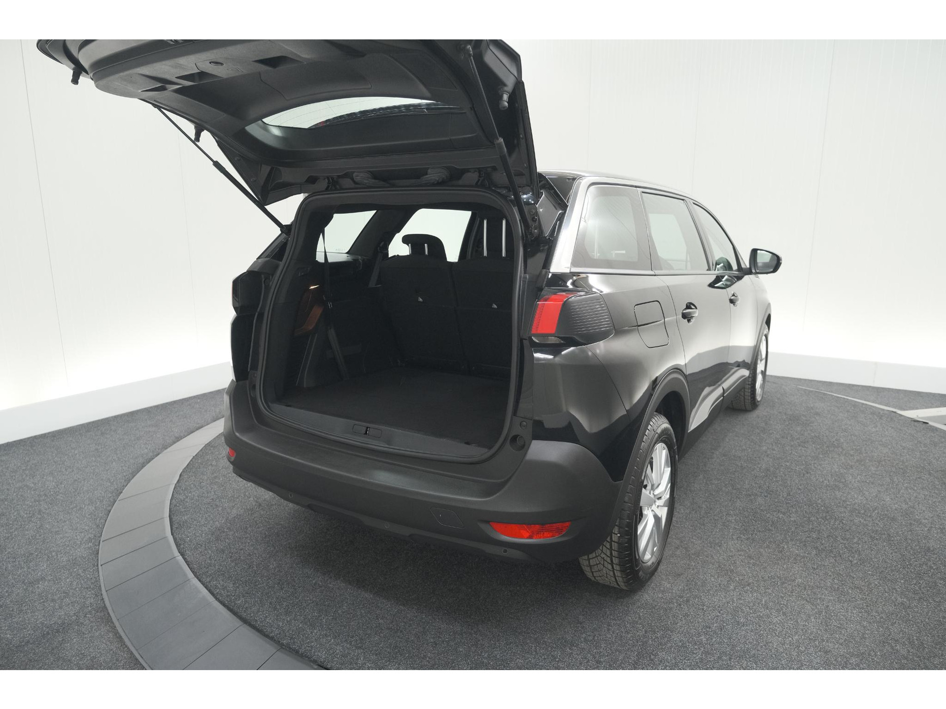 Peugeot 5008 PureTech 130 EAT8 Active Pack Business | 7 Zitplaatsen | Camera | Navigatie | Apple Carplay | Parkeersensoren