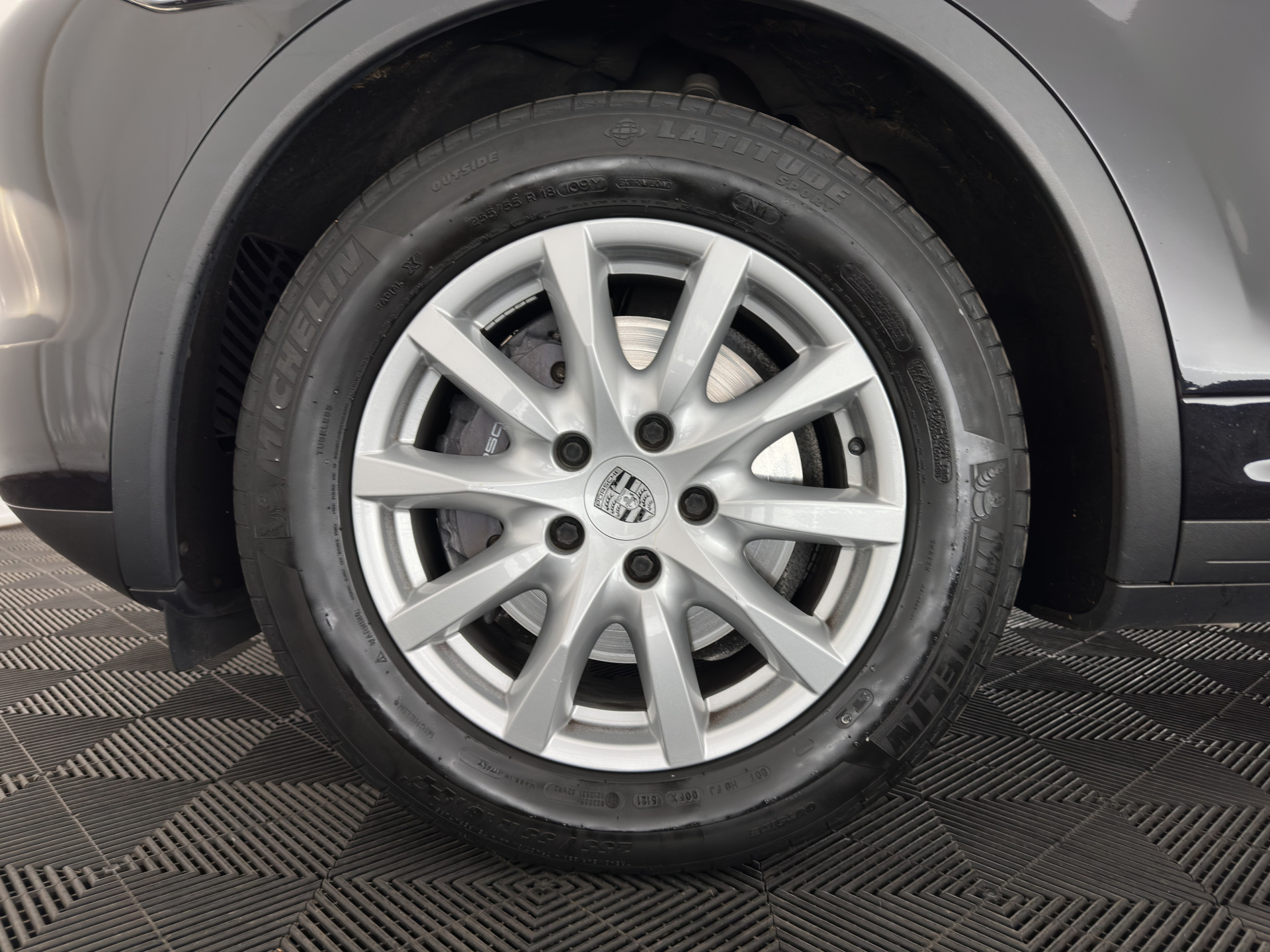 Porsche Cayenne 3.0 D Aut. *PANO | LEATHER | XENON-PLUS | SPORT-CHRONO | HEATED-COMFORTSEATS | BOSE-SOUND | MEMORY-PACK |  AIR-SUSPENSION | NAVI-FULLMAP | TOWBAR | LANE-ASSIST | SHIFT-PADDLES | 18''ALU*