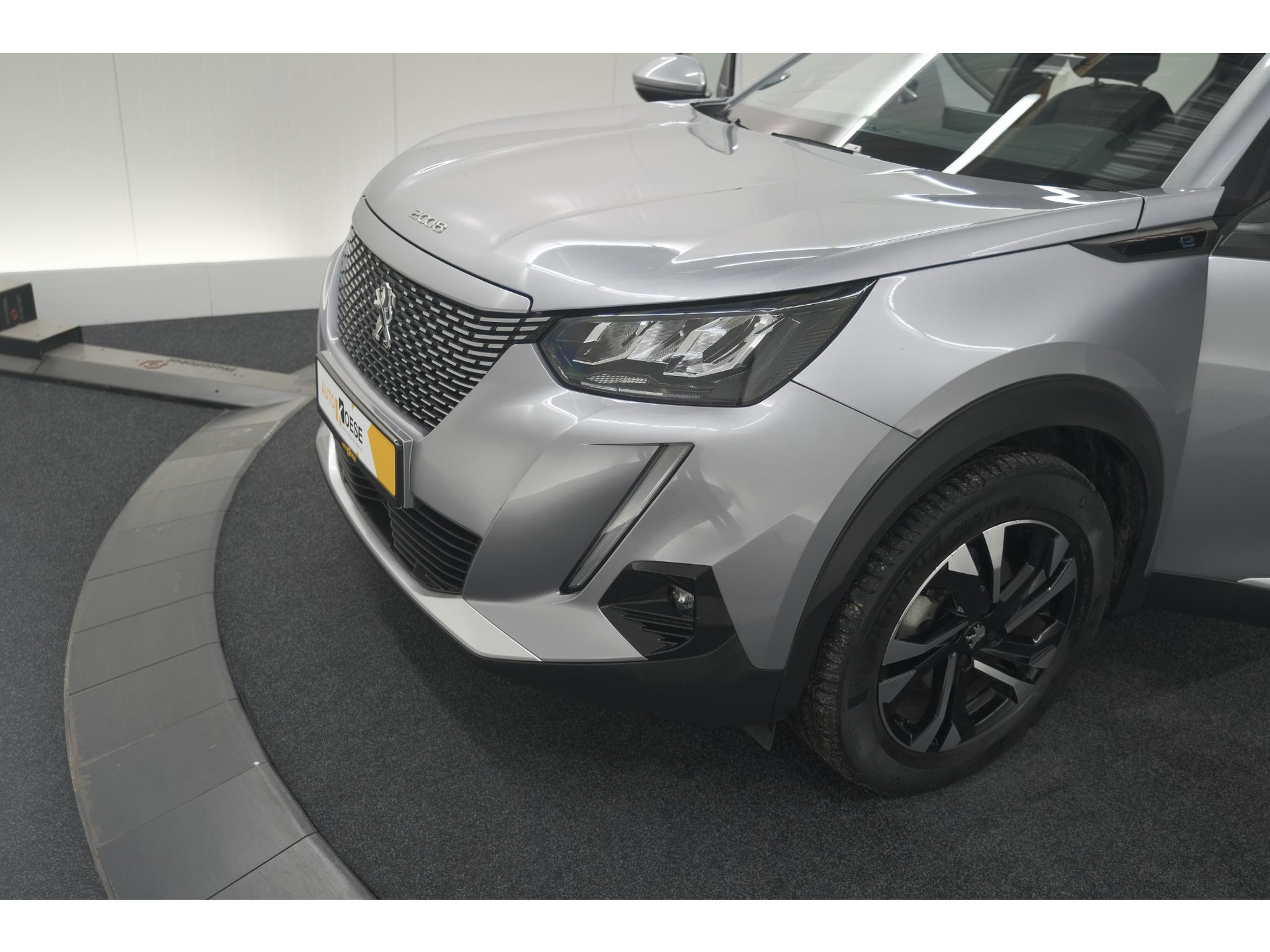 Peugeot e-2008 EV Allure 50 kWh | SOH=96.7 % | 3 Fase Laadfunctie | Camera | Navigatie | Parkeersensoren | Apple Carplay