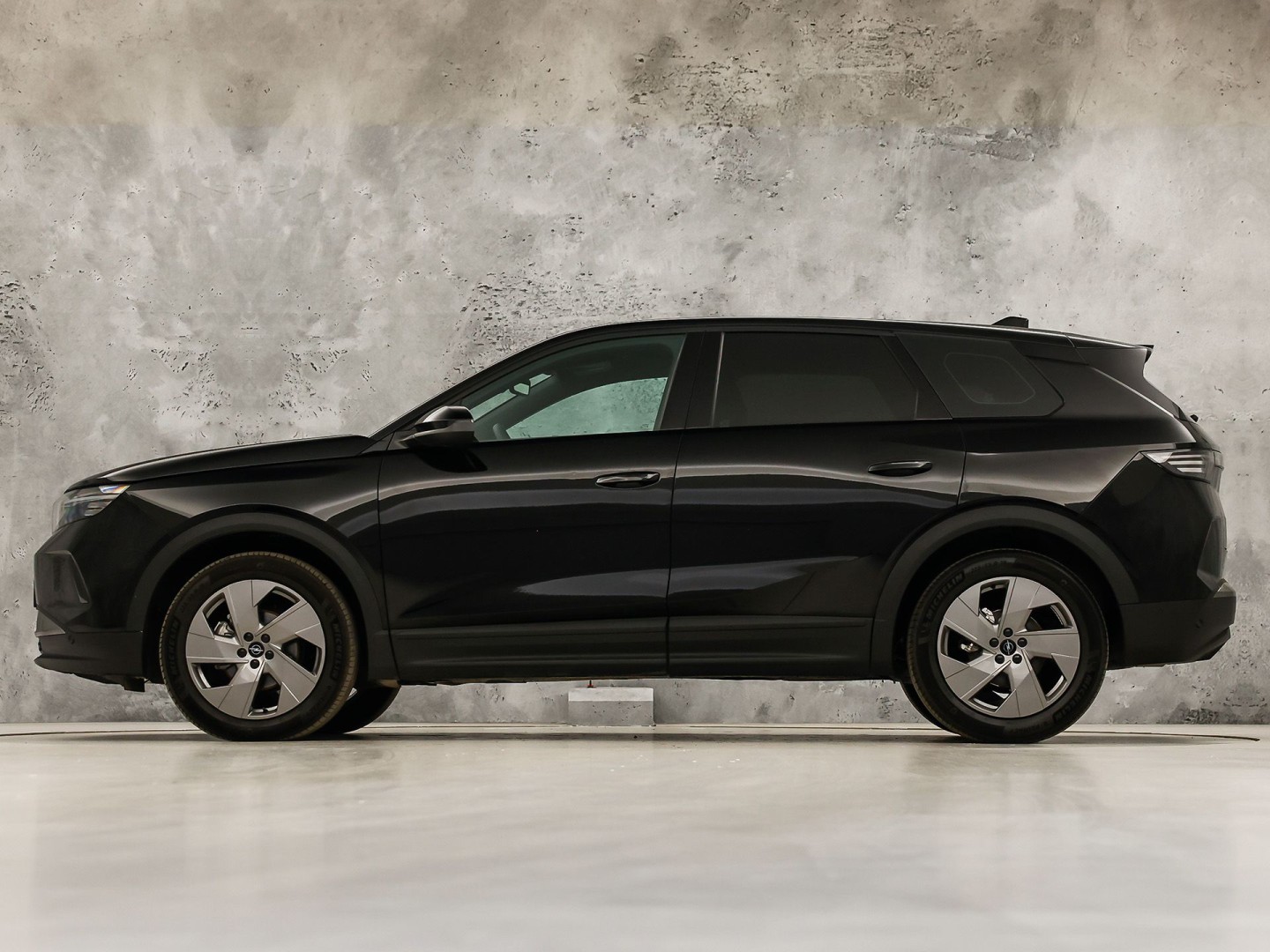 Opel Grandland X 1.2 Turbo Hybrid Sport Automaat (VIRTUAL COCKPIT, APPLE CARPLAY, GROOT NAVI, GETINT GLAS, SPORTSTOELEN, ADAPTIVE CRUISE, KEYLESS, SPORTSTUUR, GETINT GLAS, NIEUWSTAAT)