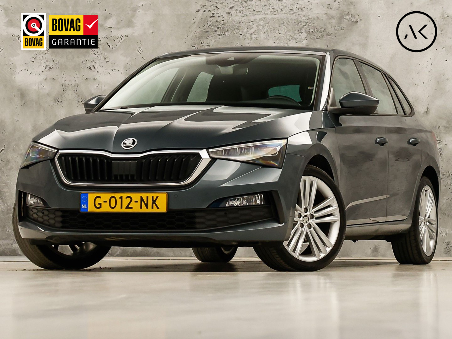 Škoda Scala 1.0 TSI Sport Automaat (VIRTUAL COCKPIT, APPLE CARPLAY, GROOT NAVI, CLIMATE, STOELVERWARMING, SPORTSTOELEN, PARKEERSENSOREN, LED KOPLAMPEN, NIEUWSTAAT)