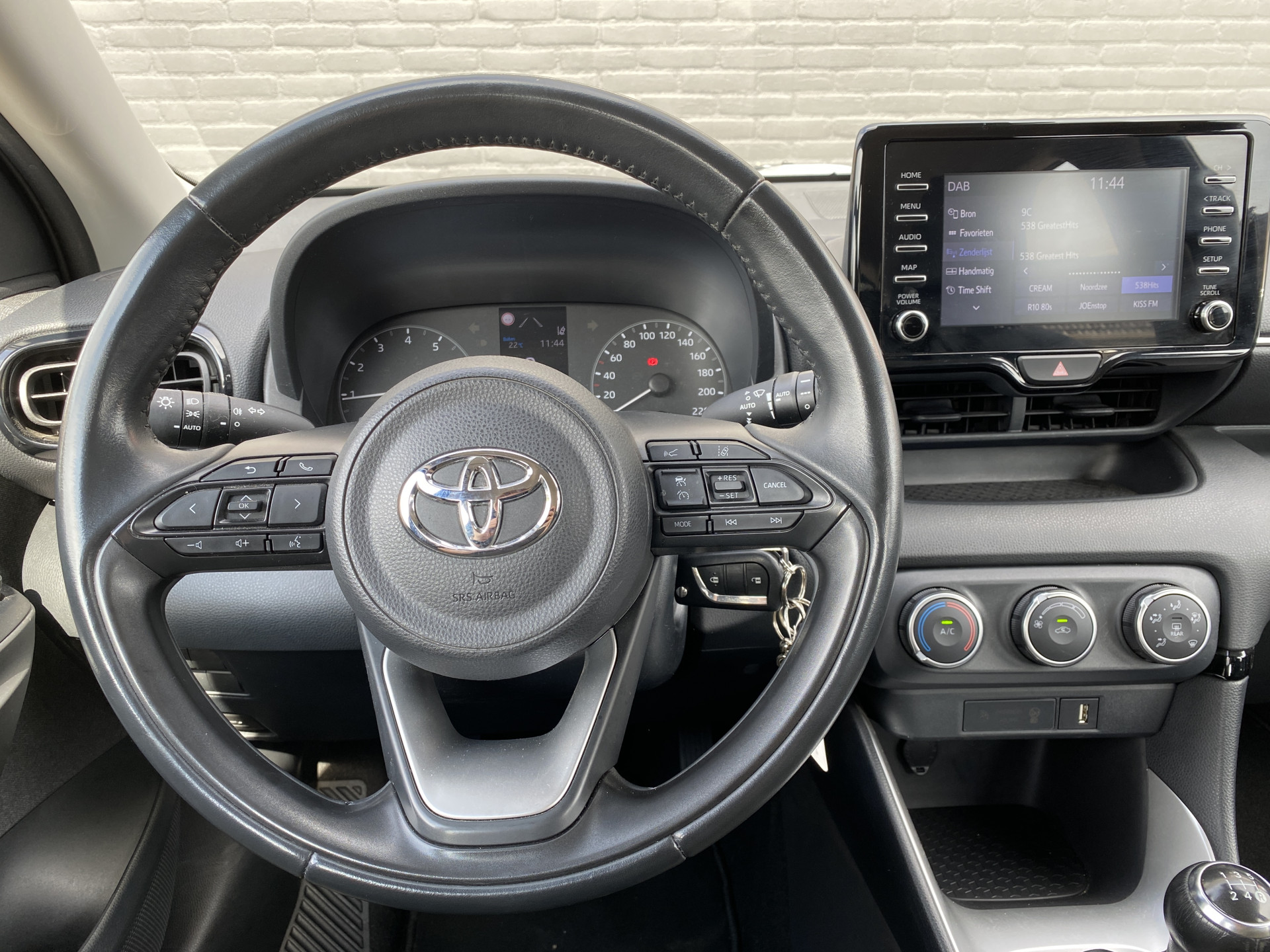 Toyota Yaris 1.0 VVT-i Active | 1e eigenaar | apple carplay/android auto | trekhaak | camera | adaptieve cruise | BTW