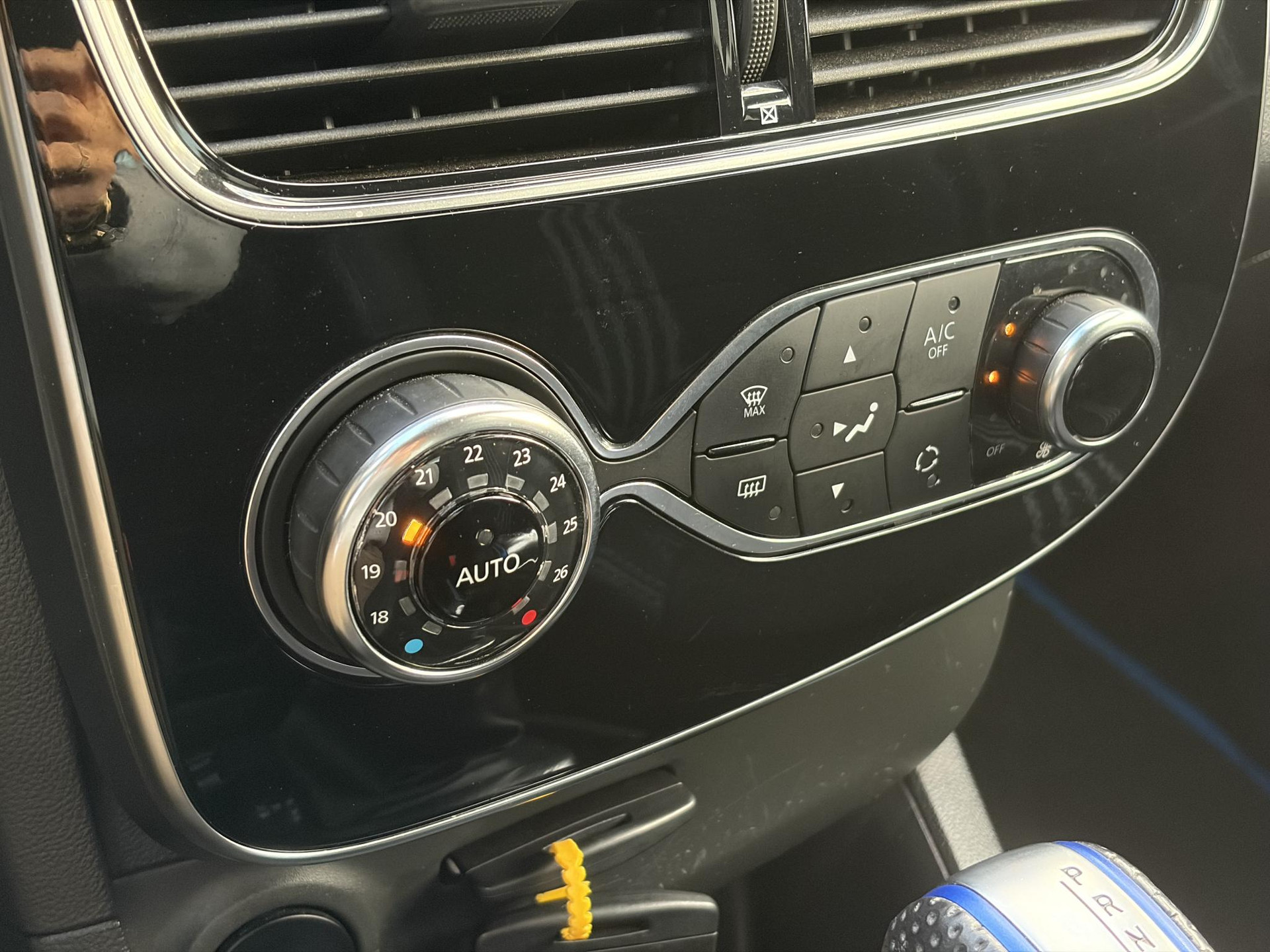 Renault Clio 1.2 TCe GT-Line Automaat l Navi l Keyless l Clima l Cruise l 120pk l 2e Eigenaar l N.A.P. l Pdc l 17''Lmv l Apk tot 03-2027
