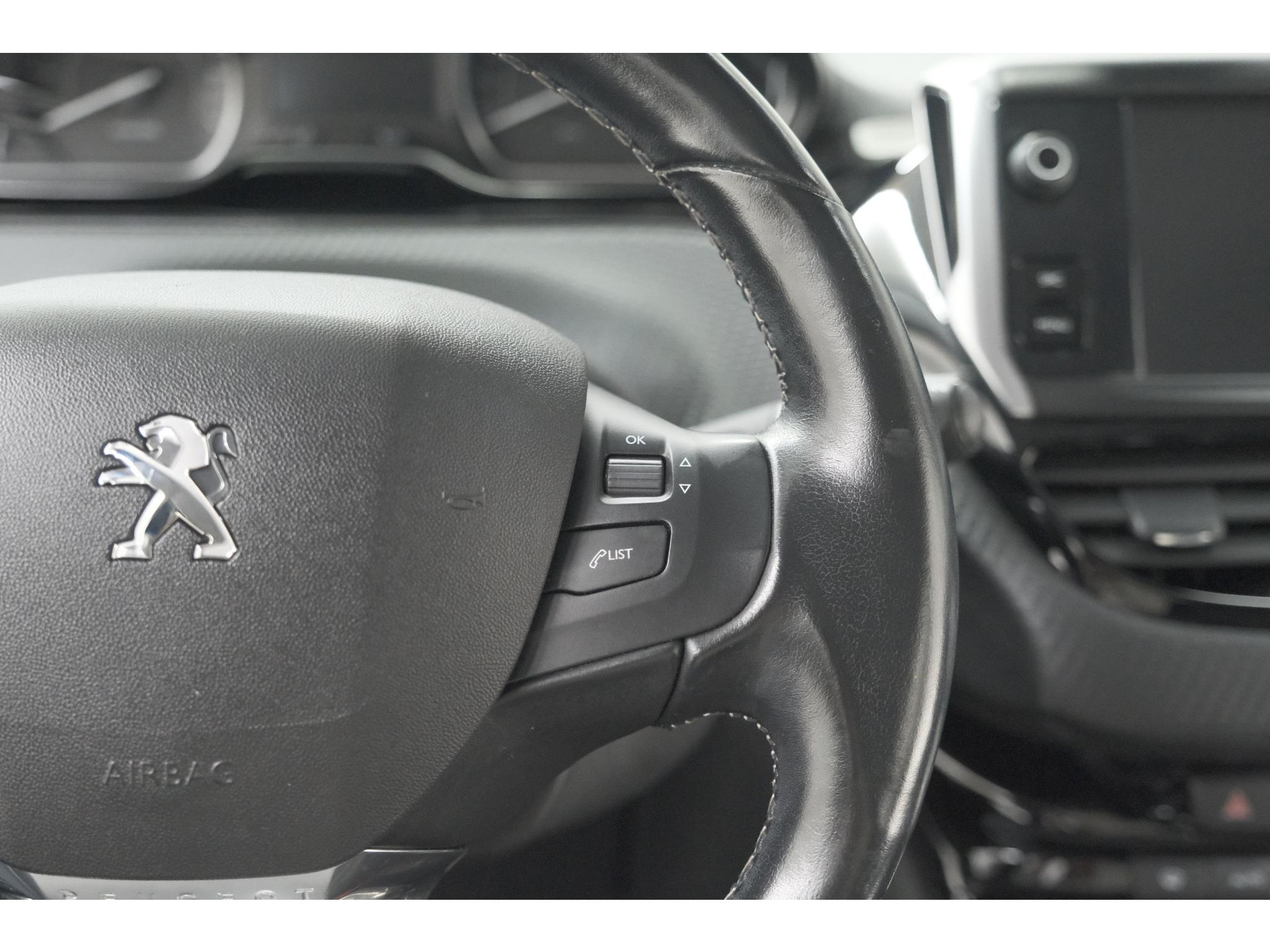 Peugeot 208 PureTech 110 Tech Edition | Camera | Apple Carplay | Parkeersensoren