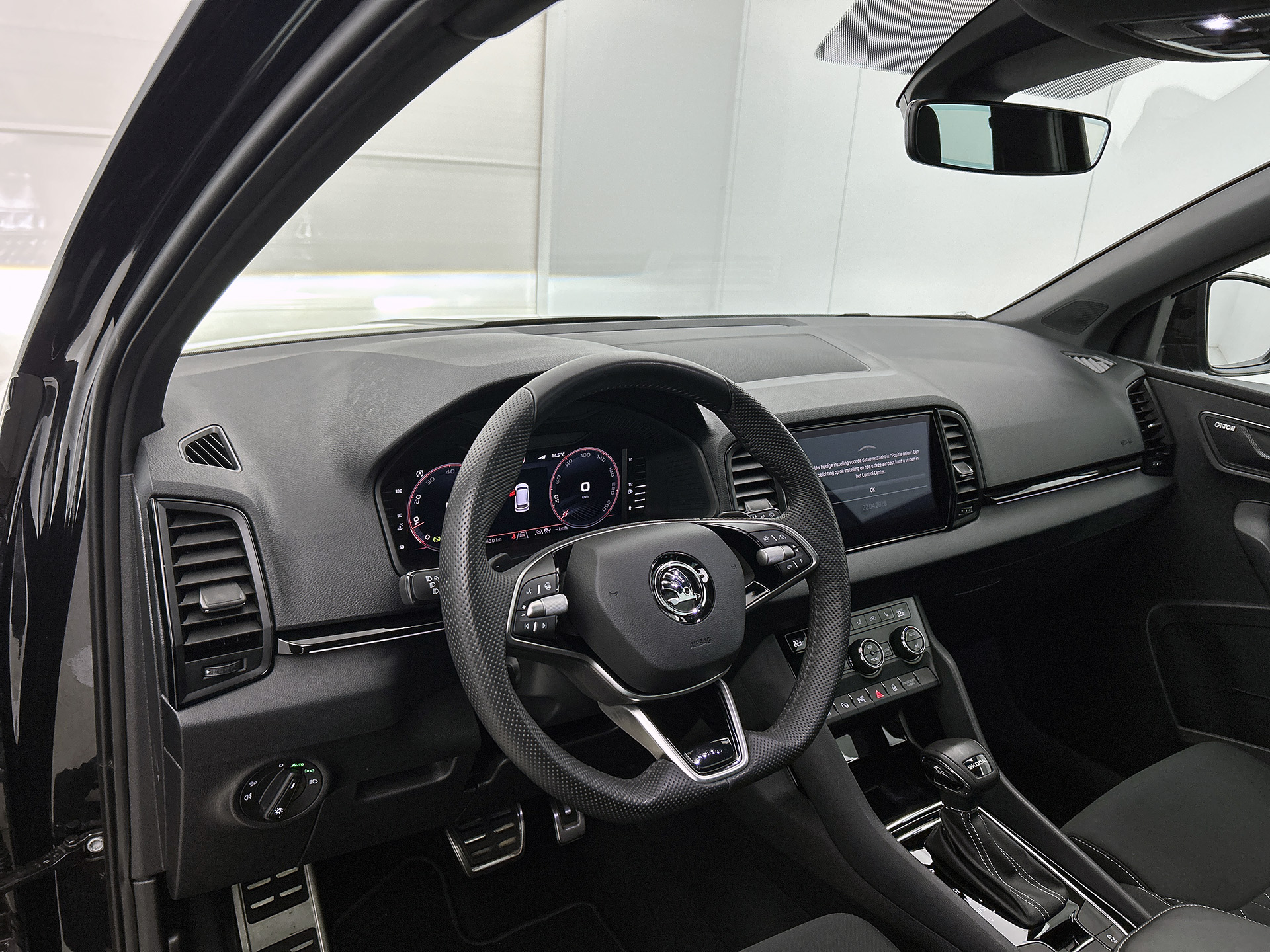 ŠKODA Karoq 1.5 TSI ACT Sportline Business | PANORAMADAK | 360 CAMERA | WINTERPACK | KEYLESS | NAVI | ELEKTR. ACHTERKLEP