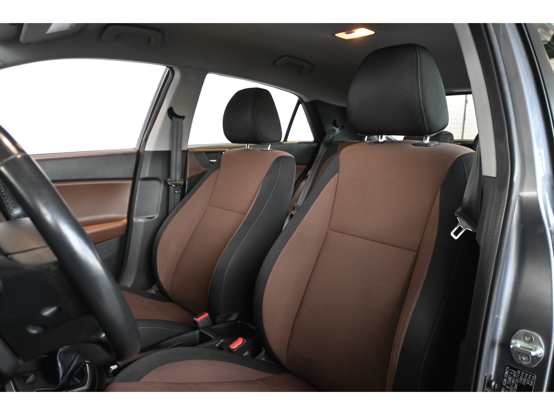 Hyundai i20 1.2 HP i-Motion Nap! Airco Cruise control Trekhaak Rijklaarprijs Inruil Mogelijk!