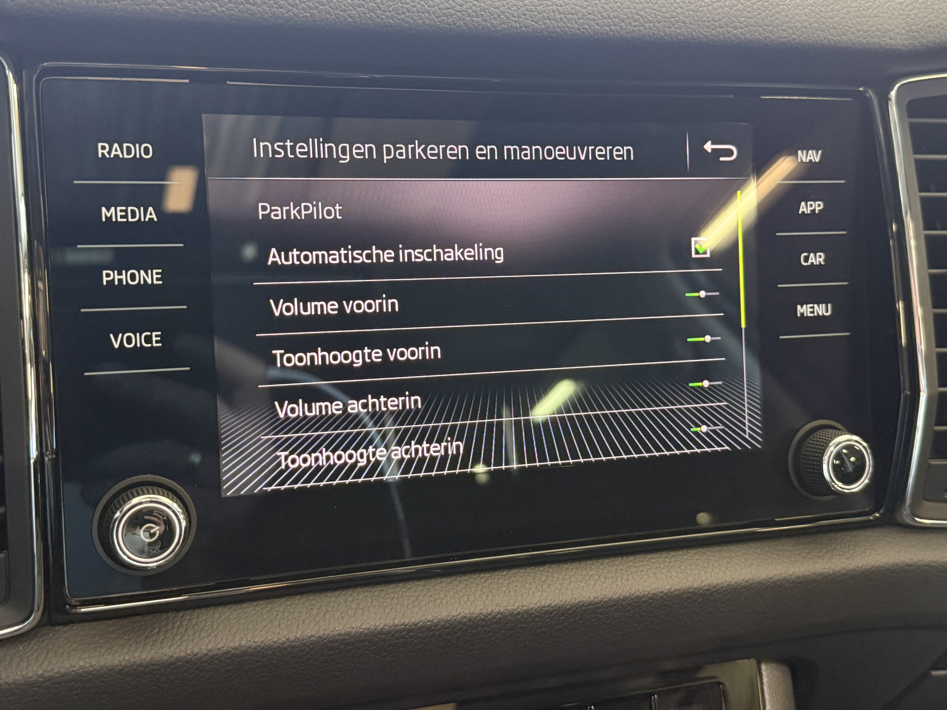 ŠKODA Kodiaq 1.5 TSI Business Edition | Panoramadak | Apple Carplay | Stoelverwarming