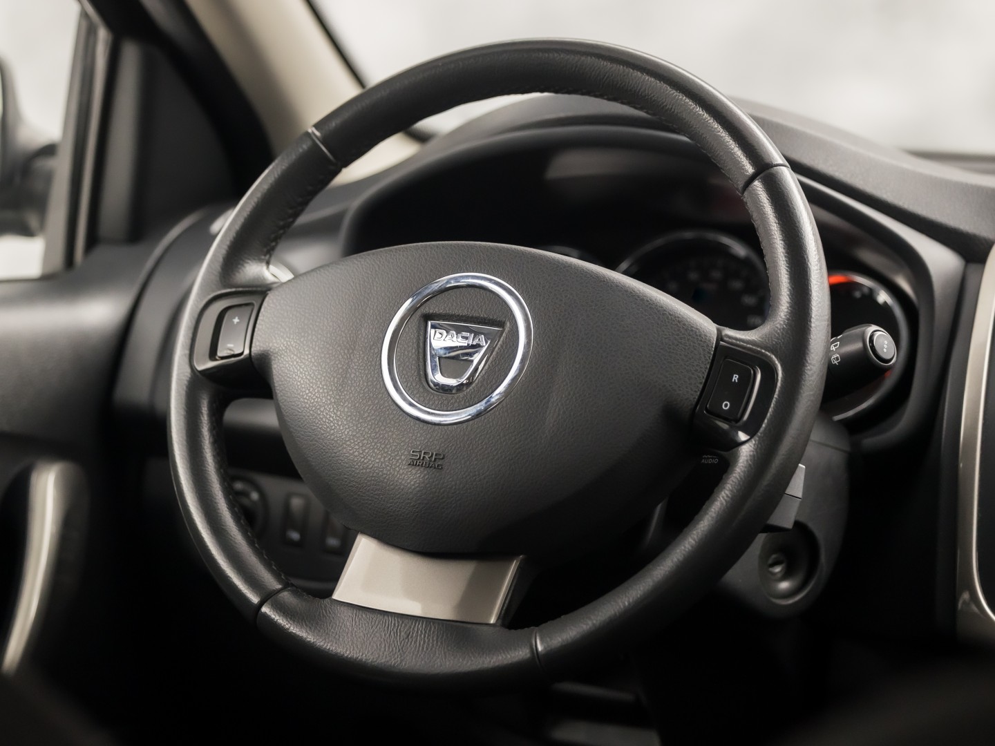 Dacia Sandero 0.9 TCe Stepway Lauréate (NAVIGATIE, AIRCO, LM VELGEN, SPORTSTOELEN, PARKEERSENSOREN, NIEUWSTAAT)