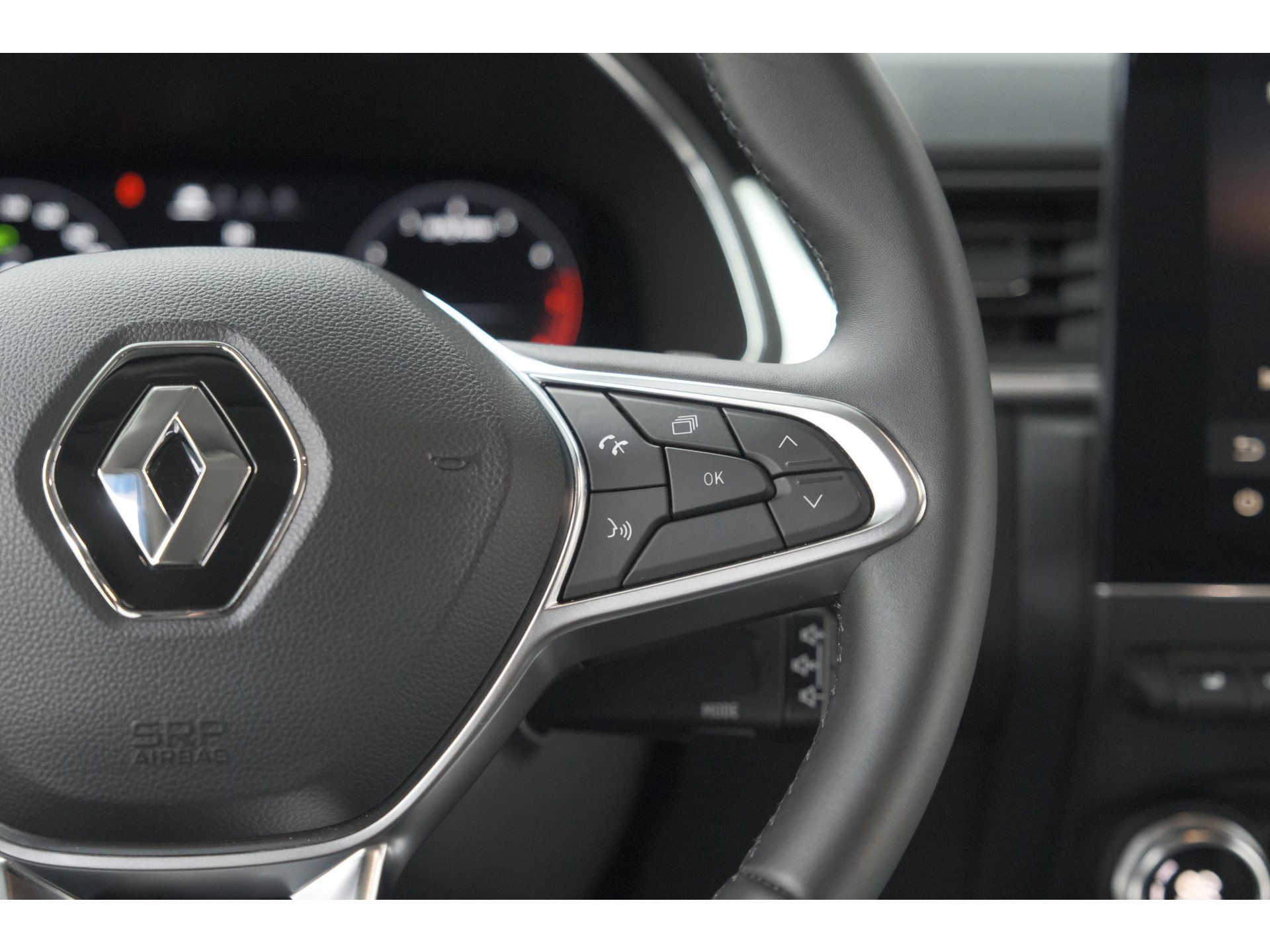 Renault Captur Mild Hybrid 140 EDC Techno | Camera | 9.3 Inch Scherm | Apple Carplay | Parkeersensoren | Allseason Banden | Stoelverwarming