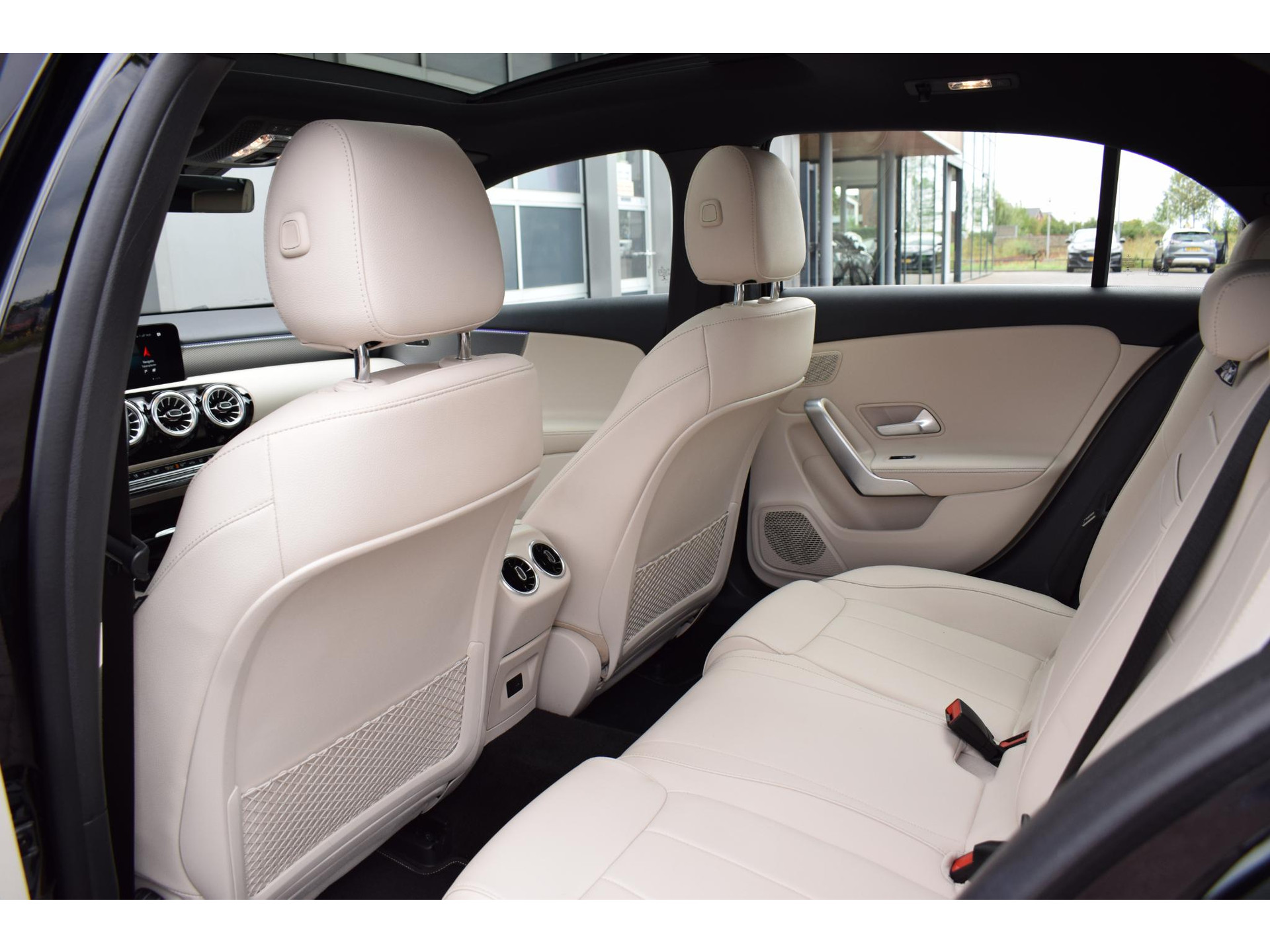 Mercedes-Benz A-klasse 250 e Business Solution Luxury Limited | Pano | Leer | Burmester | SOH: 94,3% | Stoelverwarming