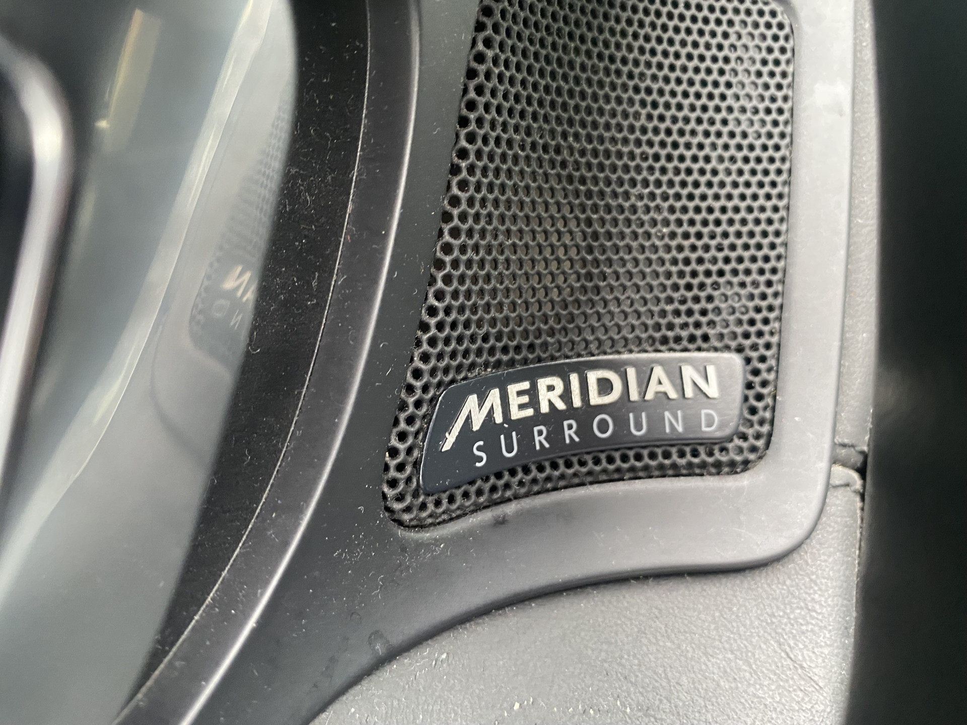 Land Rover Discovery Sport 2.0 TD4 HSE Luxury AWD [⚠️] *NAVI-FULLMAP | BI-XENON | LEATHER | MERIDIAN-SURROUND | CAMERA | ECC | PDC | CRUISE | LANE-ASSIST | MEMORY-PACK | PRIVACY-GLASS | TOWBAR | HEATED-COMFORTSEATS | LANE-ASSIST | 19"ALU*