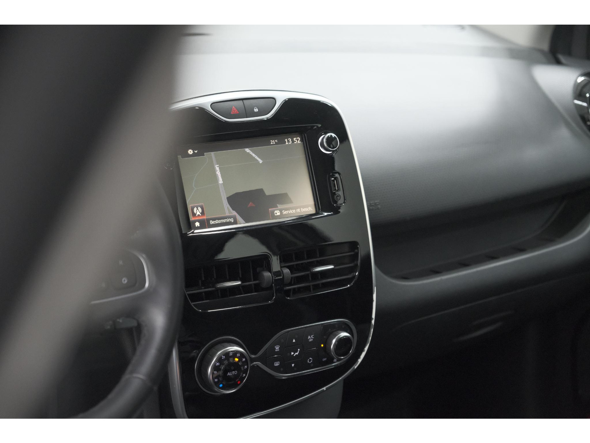 Renault Clio Estate 1.5 dCi ECO Dynamique | Parkeersensoren voor + achter | Armsteun | Navigatie