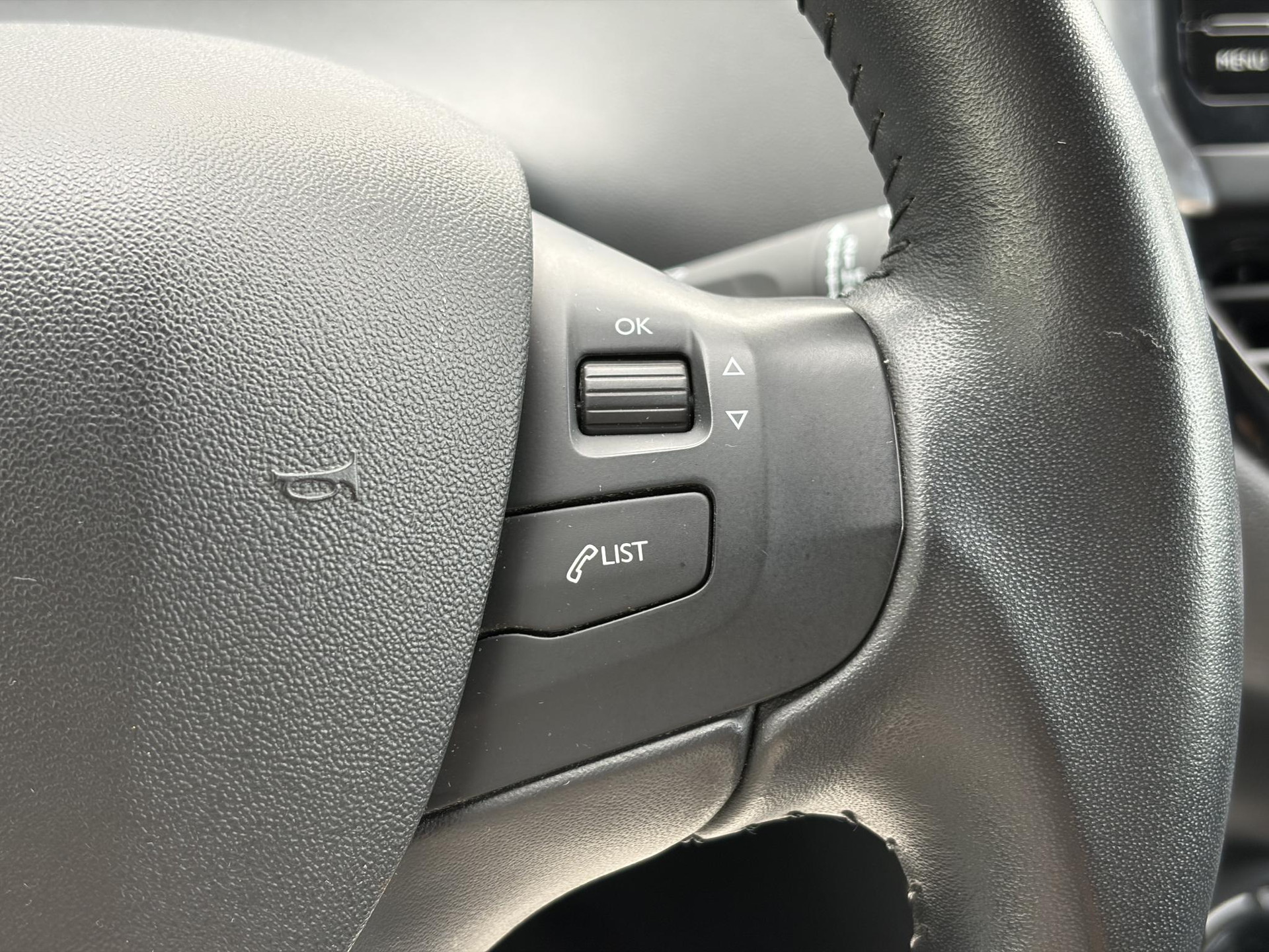 Peugeot 208 1.2 PureTech Signature ✓Net beurt gahad✓Navi✓Carplay✓Lm velgen✓Airco✓Cruise✓5 Deurs✓Pdc✓5 Deurs✓Lm velgen✓N.A.P✓Apk tot 04-2027