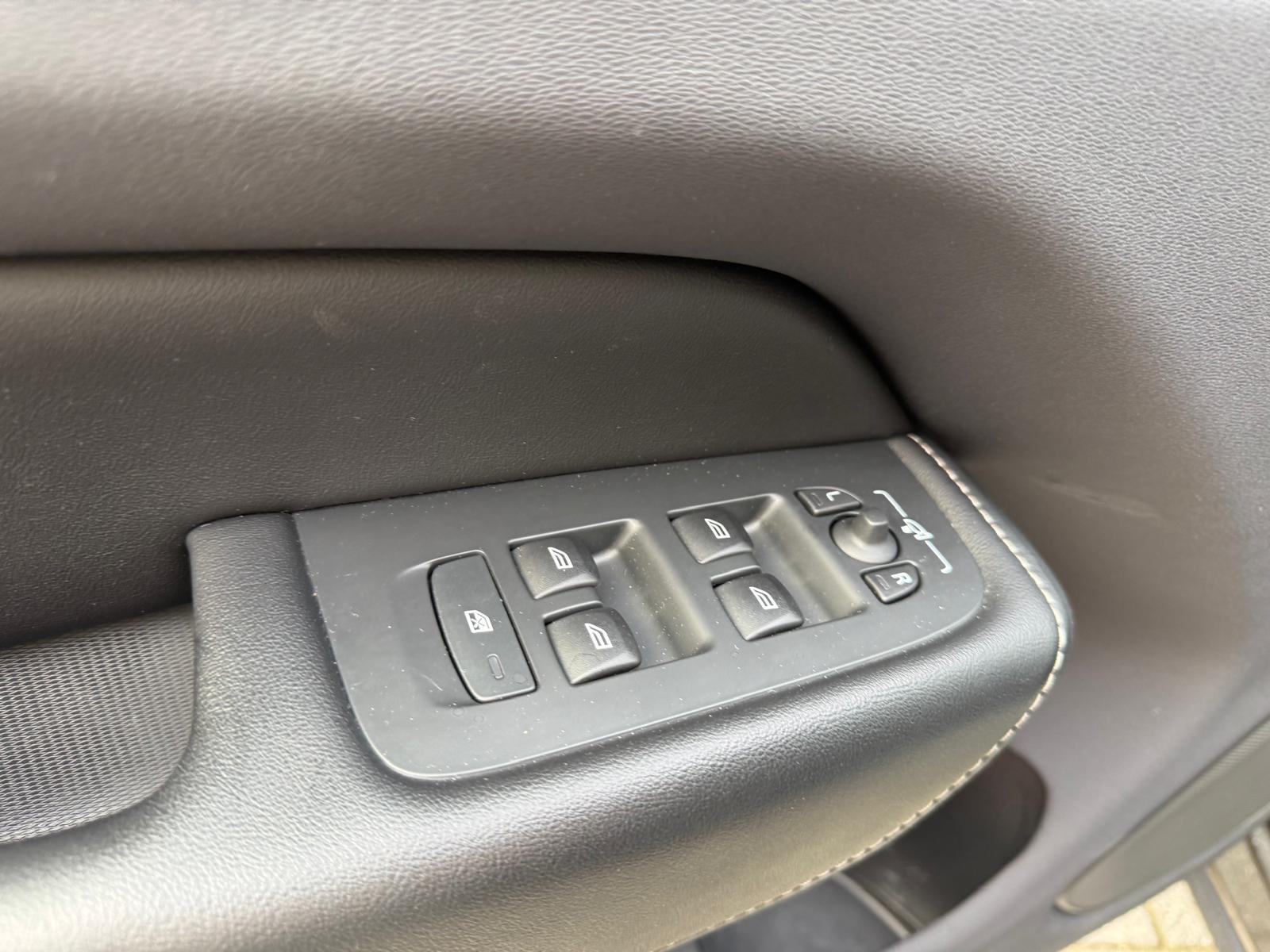 Volvo XC60 2.0 T8 Plug-in hybrid AWD Inscription Exclusive | 1E EIGENAAR | 3/6/12 MND GARANTIE | PANO | LED | ACC | DAB | CARPLAY | TREKHAAK | STOELKOELING |