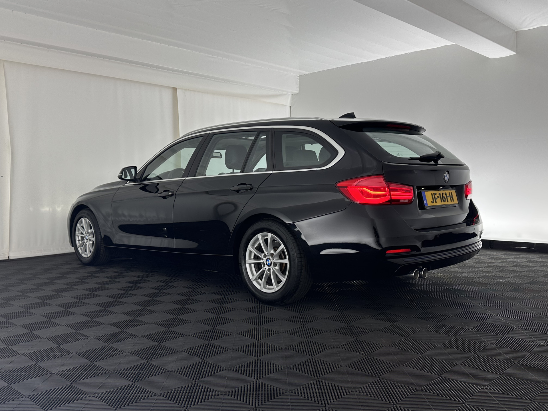 BMW 3-serie Touring 320d EDE Corporate Lease Essential Aut. *PANO | FULL-LEATHER | FULL-LED | NAVI-FULLMAP | HEATED-COMFORTSEATS | HIFI-SOUND | ECC | PDC | CRUISE | 16''ALU*