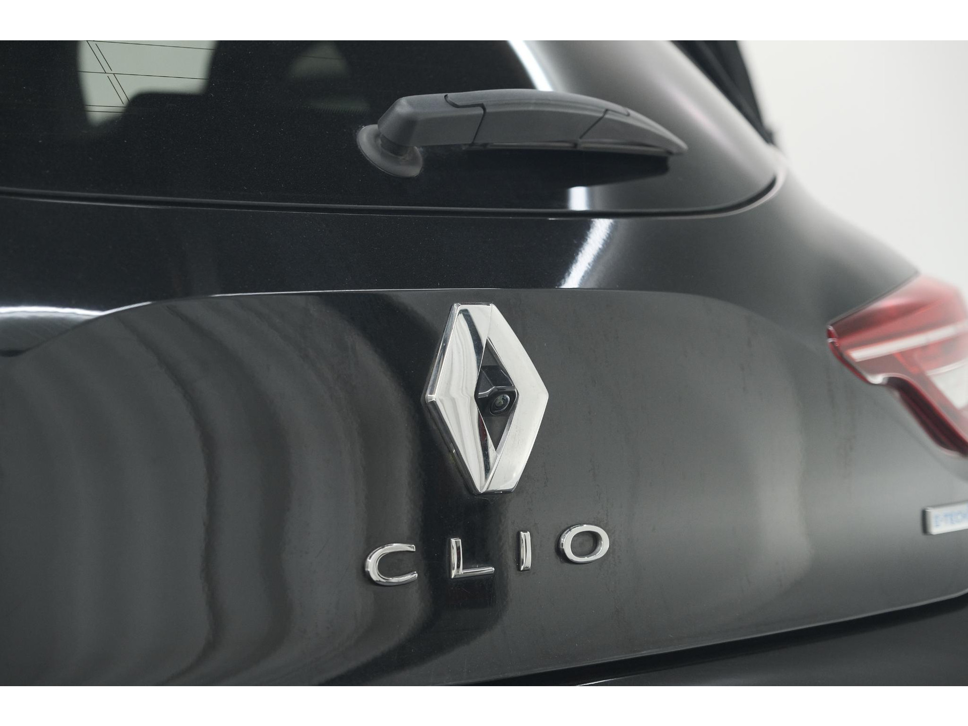 Renault Clio 1.6 E-Tech Hybrid 140 R.S. Line | 360 Camera | Apple Carplay | 9.3 Inch Groot Scherm | Sportstoelen