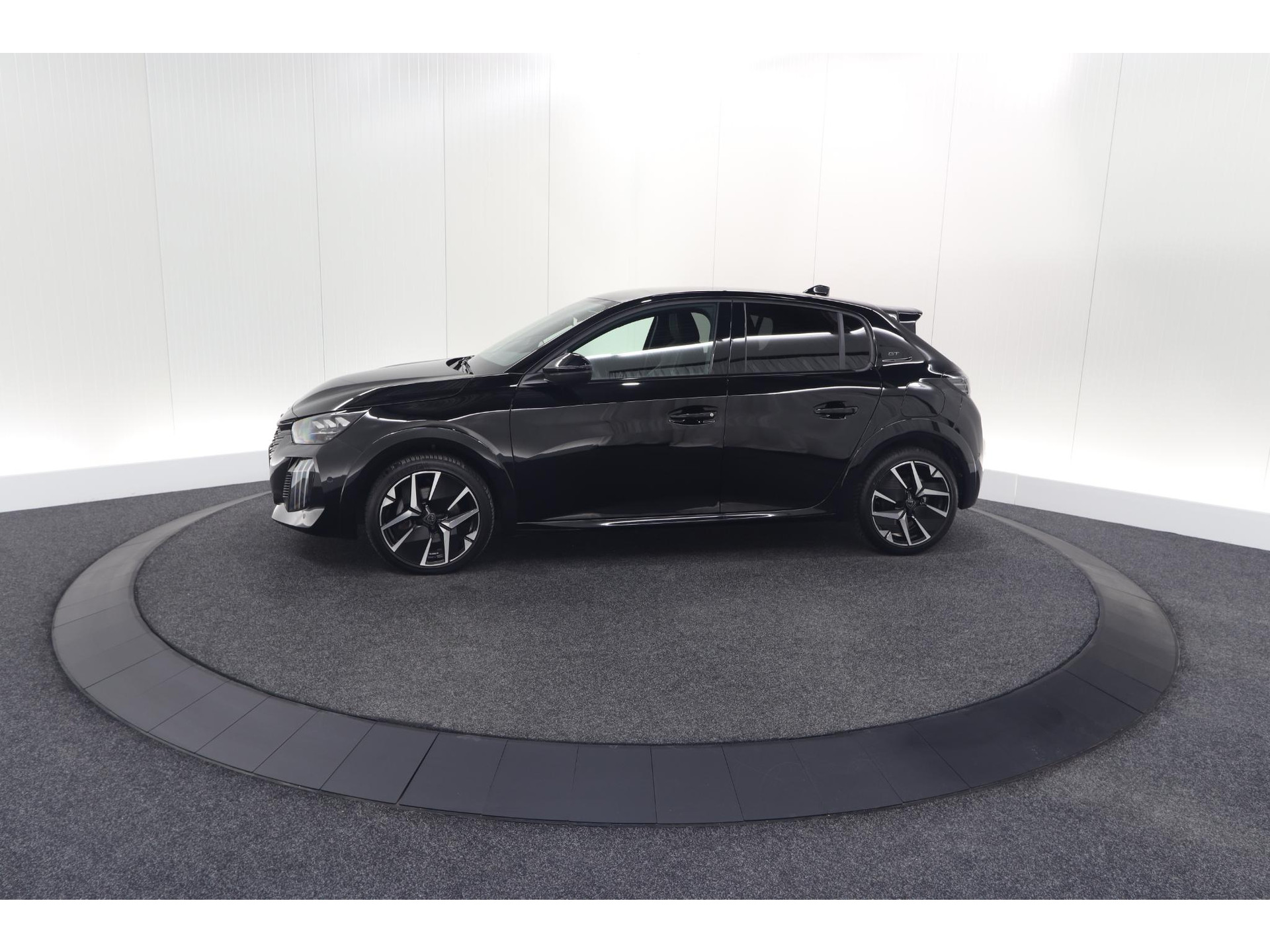 Peugeot 208 Hybrid 136 e-DCS6 GT | 360 Camera | Adaptieve Cruise Control | Dodehoekdetectie | Apple Carplay