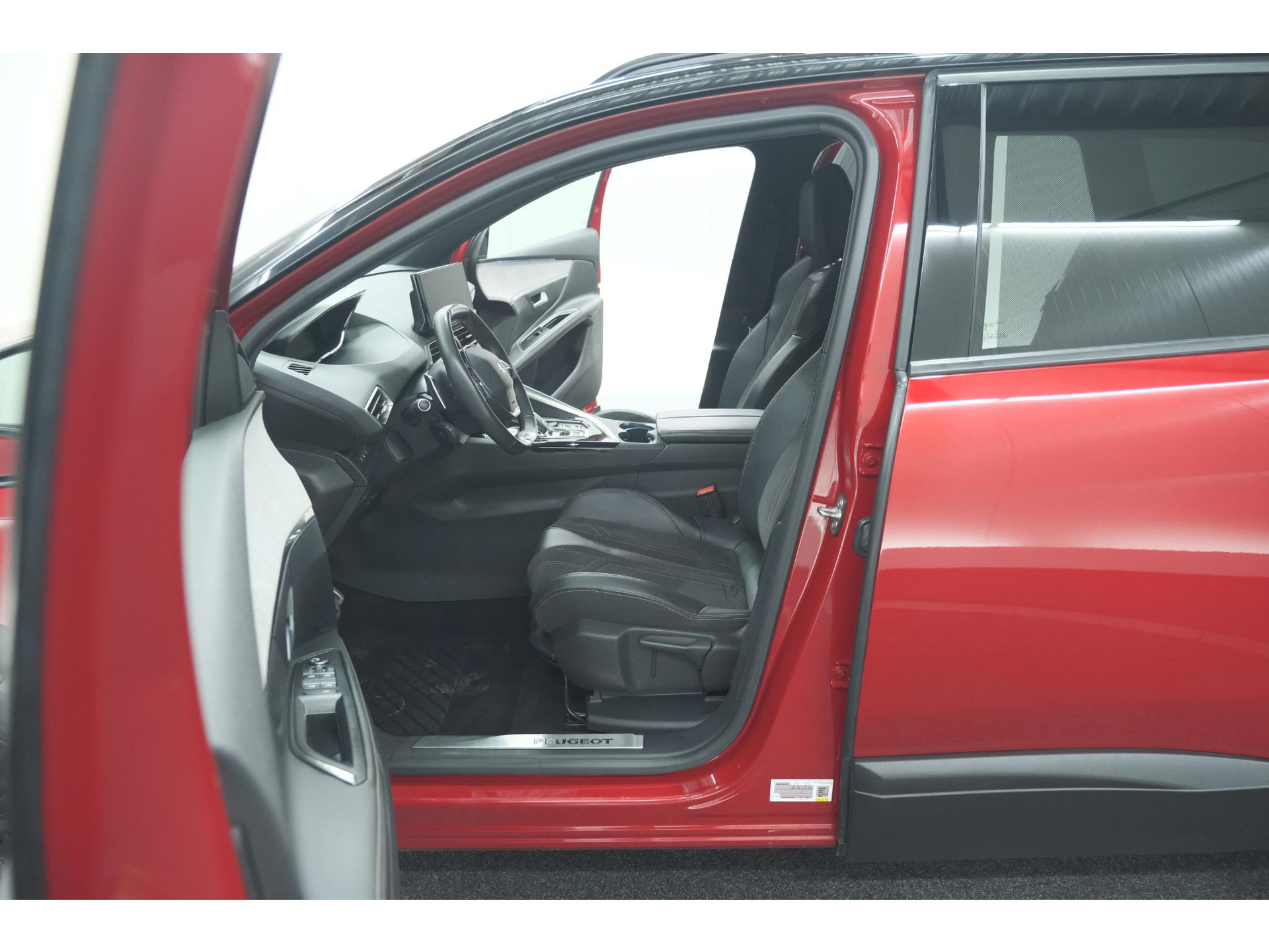 Peugeot 5008 PureTech 130 EAT8 GT Black Pack | Elektrische Kofferklep | Camera | Adaptieve Cruise Control | Dodehoekdetectie