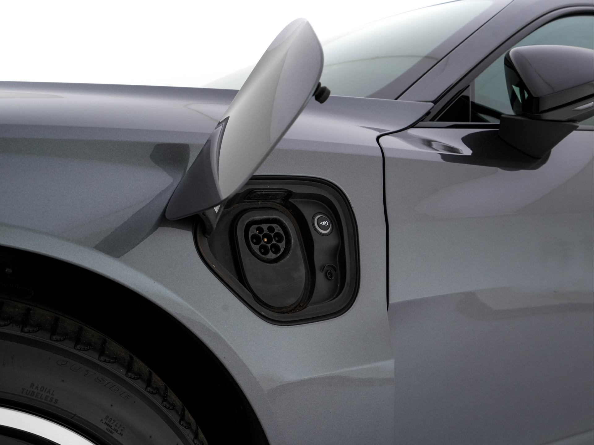 Audi e-tron GT 93 kWh Quattro [ 3-Fase ] {SOH-93%} (INCL-BTW) *PANO | FULL-LED | LEATHER | AUDI-SOUNDSYSTEM | DIGI-COCKPIT | NAVI-FULLMAP | HEATED-SPORTSEATS | TOP-VIEW | DAB | KEYLESS | LANE-ASSIST | SHIFT-PADDLES | PRIVACY-GLASS | 20