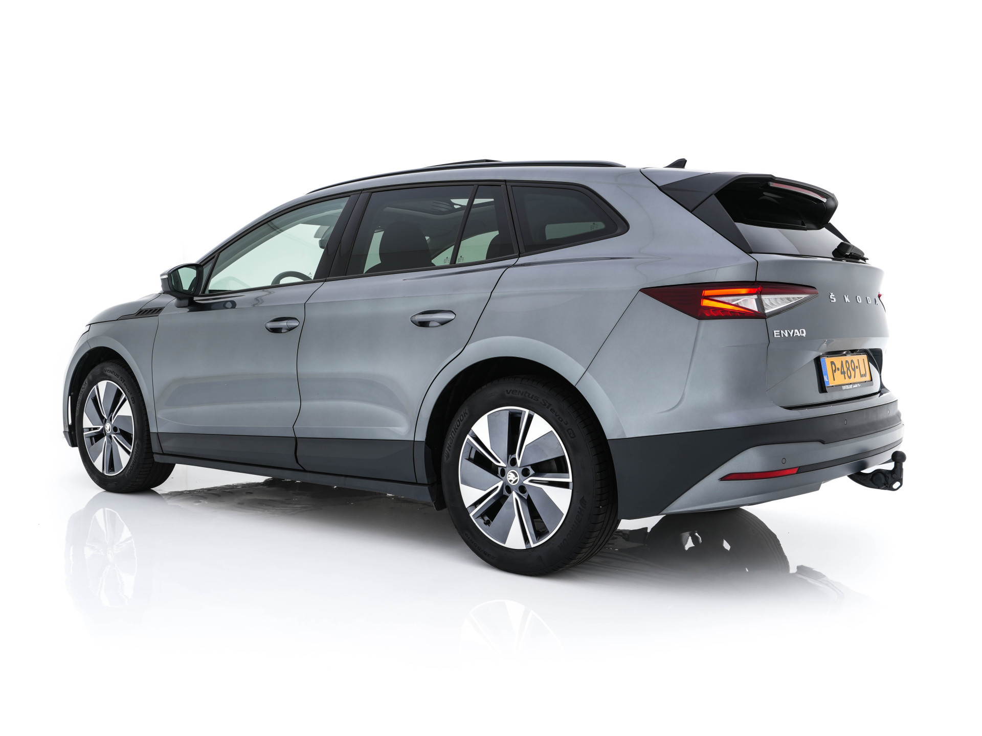 ŠKODA Enyaq iV 60 [ 3-Fase ] {SOH-87%} (INCL-BTW) *PANO | FULL-LED | DIGI-COCKPIT | CAMERA | KEYLESS | NAVI-FULLMAP | PRIVACY-GLASS | AMBIENT-LIGHT | ECC | COMFORT-SEATS | DAB + | PDC | CRUISE | CARPLAY | TOWBAR | 19 "ALU*