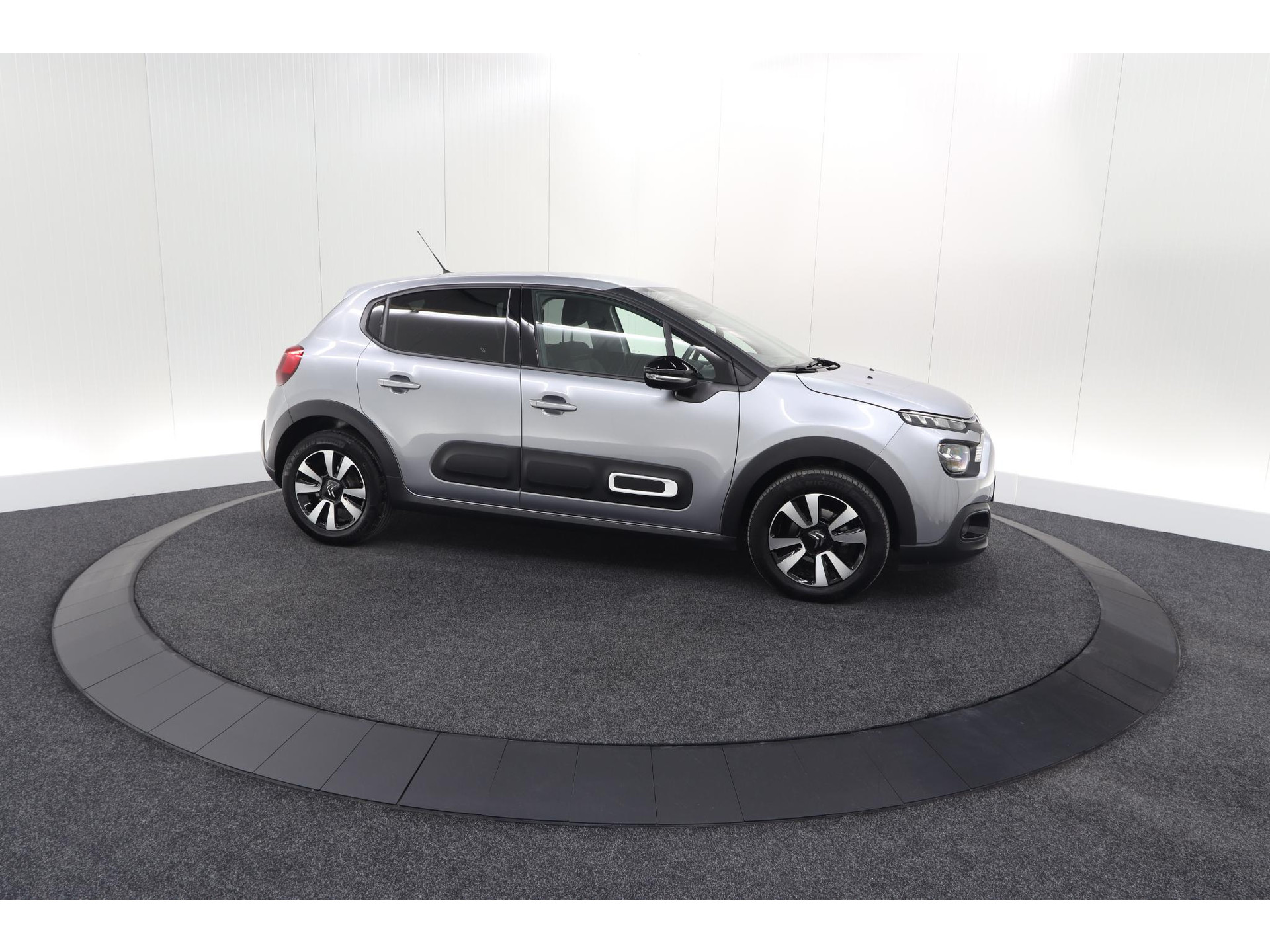 Citroen C3 PureTech 110 EAT6 Max | Apple Carplay | Parkeersensoren | Climate Control | 16 Inch Lichtmetalen Velgen