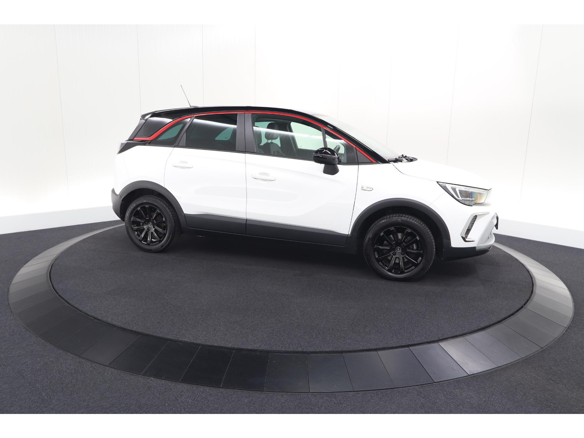 Opel Crossland Turbo 110 GS Line | Trekhaak | Camera | Apple Carplay | Navigatie | Parkeersensoren voor + Achter