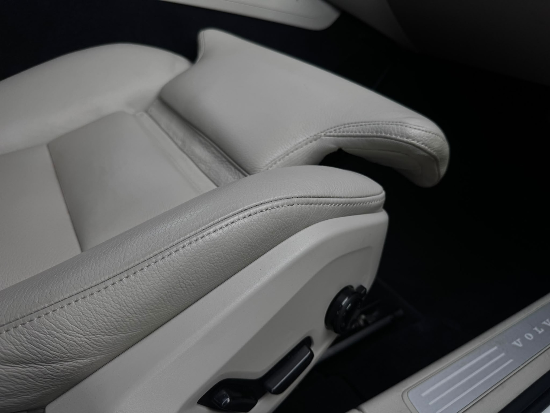 Volvo V60 2.0 T5 250PK Inscription Pano Head-UP Trekhaak