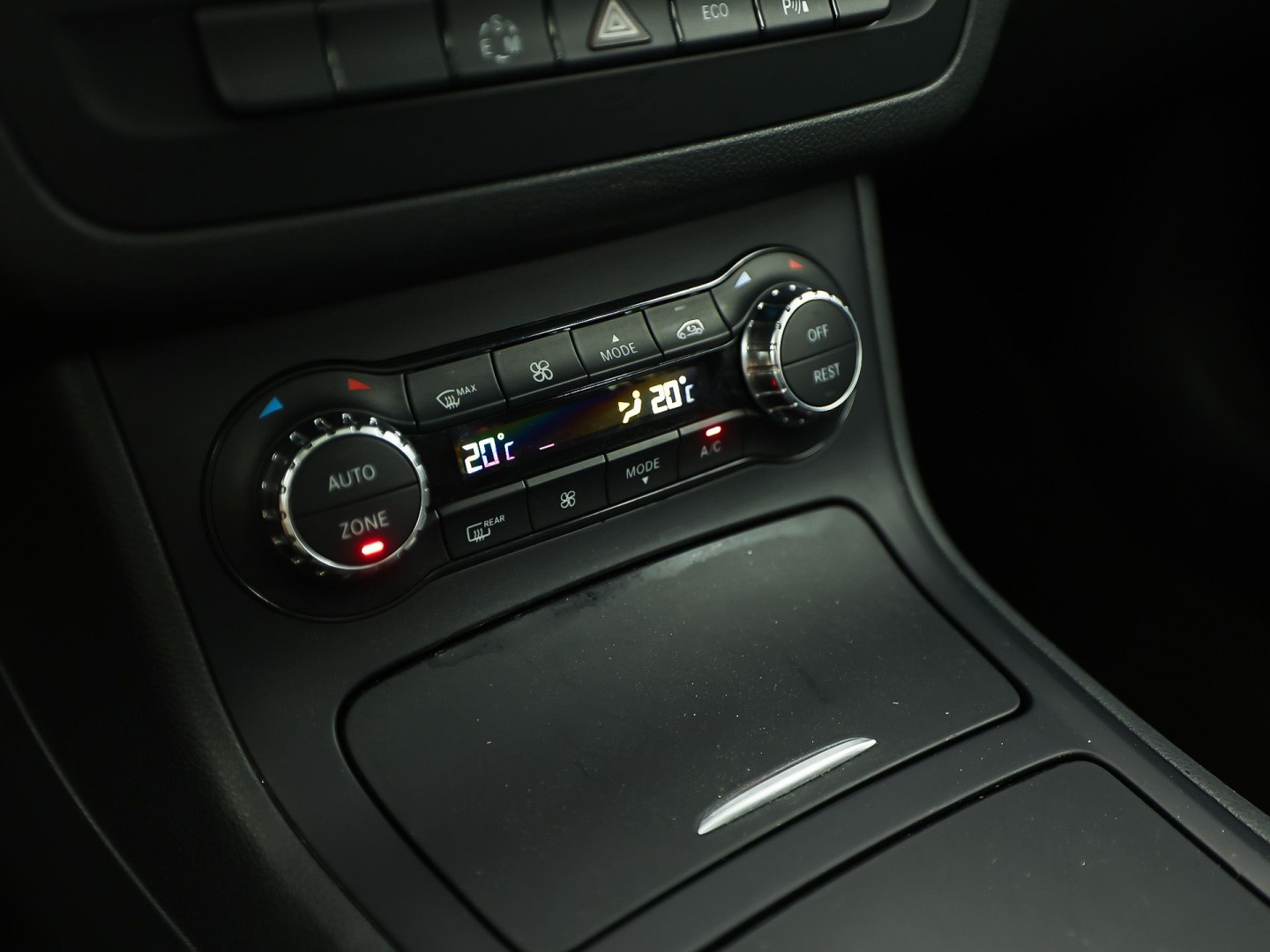 Mercedes-Benz B-Klasse 180 Sport Automaat (PANORAMADAK, GROOT NAVI, CLIMATE, SPORTSTOELEN, LEDER, XENON, CRUISE, NIEUWE APK, NIEUWSTAAT)