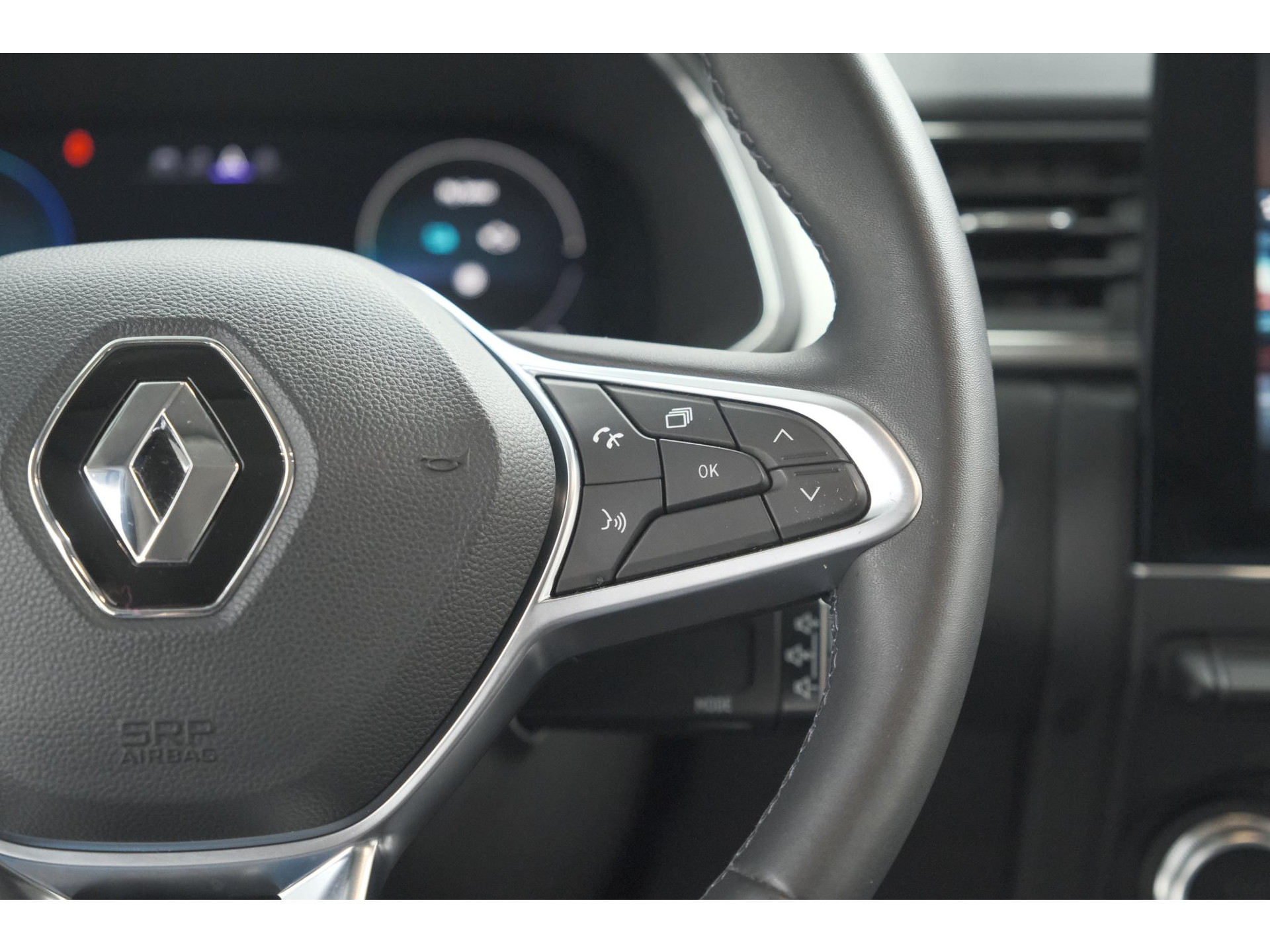 Renault Captur 1.6 E-Tech Plug-in Hybrid 160 Intens | Allseason Banden | Camera | 9.3 Inch Grootscherm | Apple Carplay