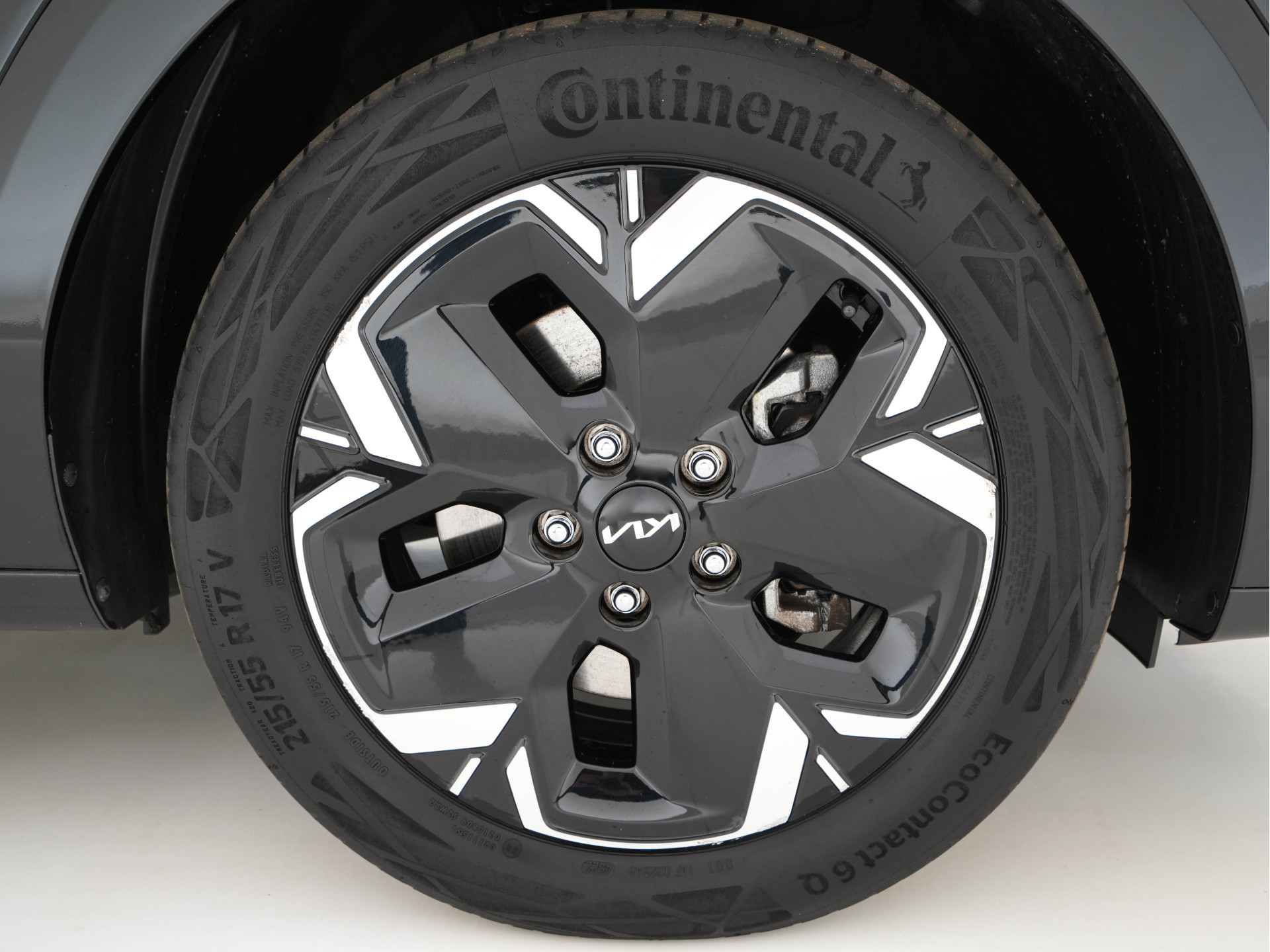 Kia Niro EV DynamicPlusLine 64.8 kWh [ 3-Fase ] (INCL-BTW) Aut. *PANO | HEAD-UP | LEATHER | DIGI-COCKPIT | NAVI-FULLMAP | DAB | ADAPT.CRUISE | CAMERA | COMFORT-SEATS | KEYLESS | DIGI-COCKPIT | SHIFT-PADDLES | HEATED-SEATS | CARPLAY | LANE-