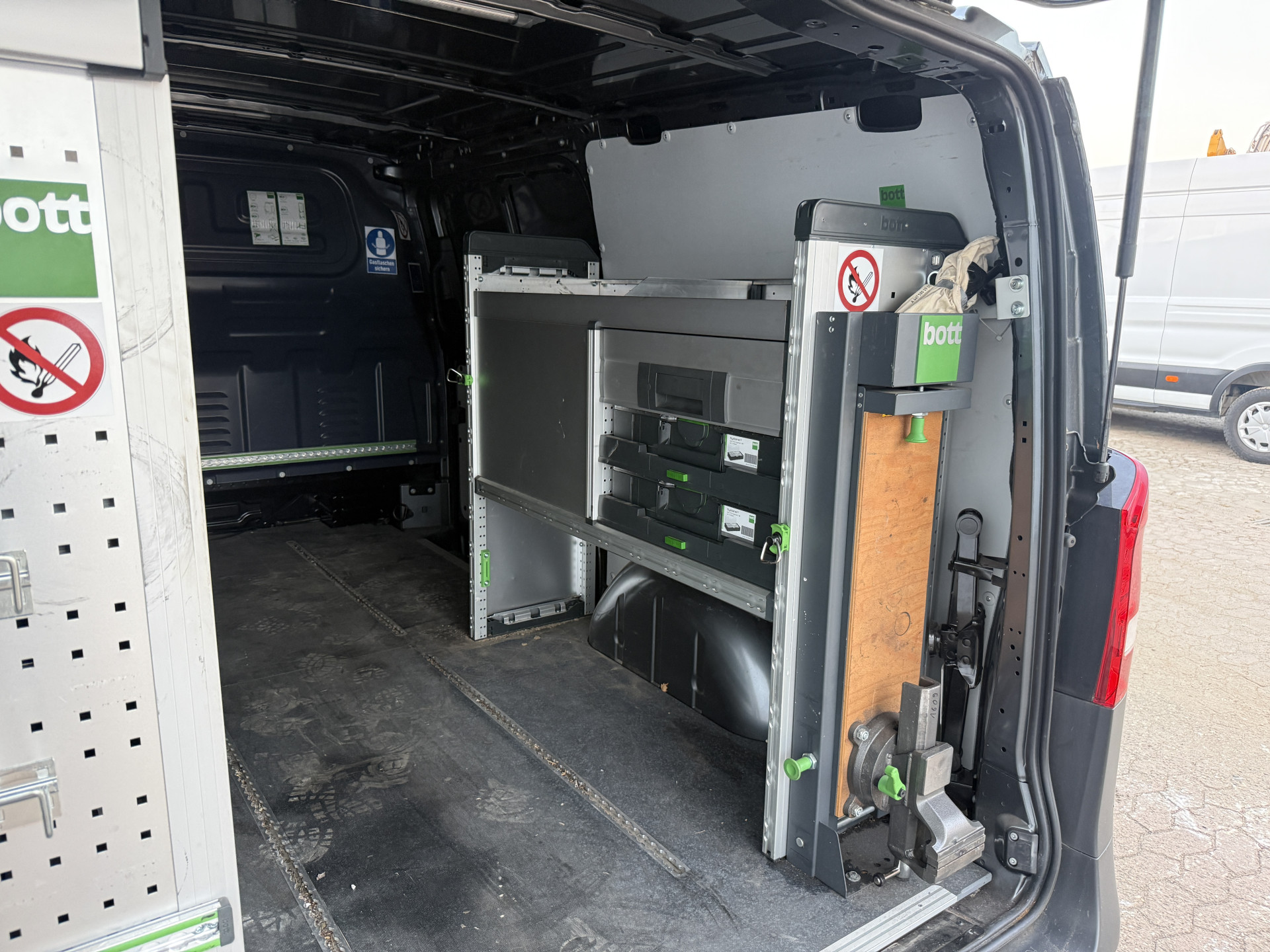 Mercedes-Benz Vito 114 1.9 CDI Automaat L2H1 Climate Control Cruise Control Parkeersensoren V+A Kastwand Inbouw
